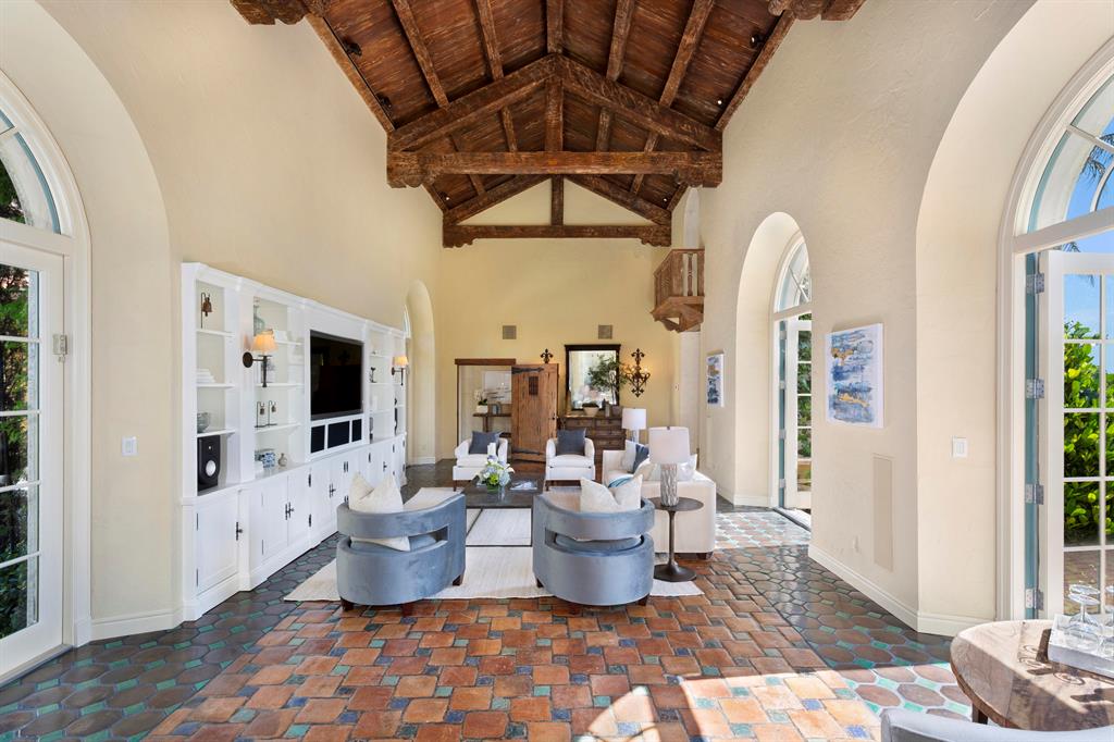 EL BRAVO PARK - Residential