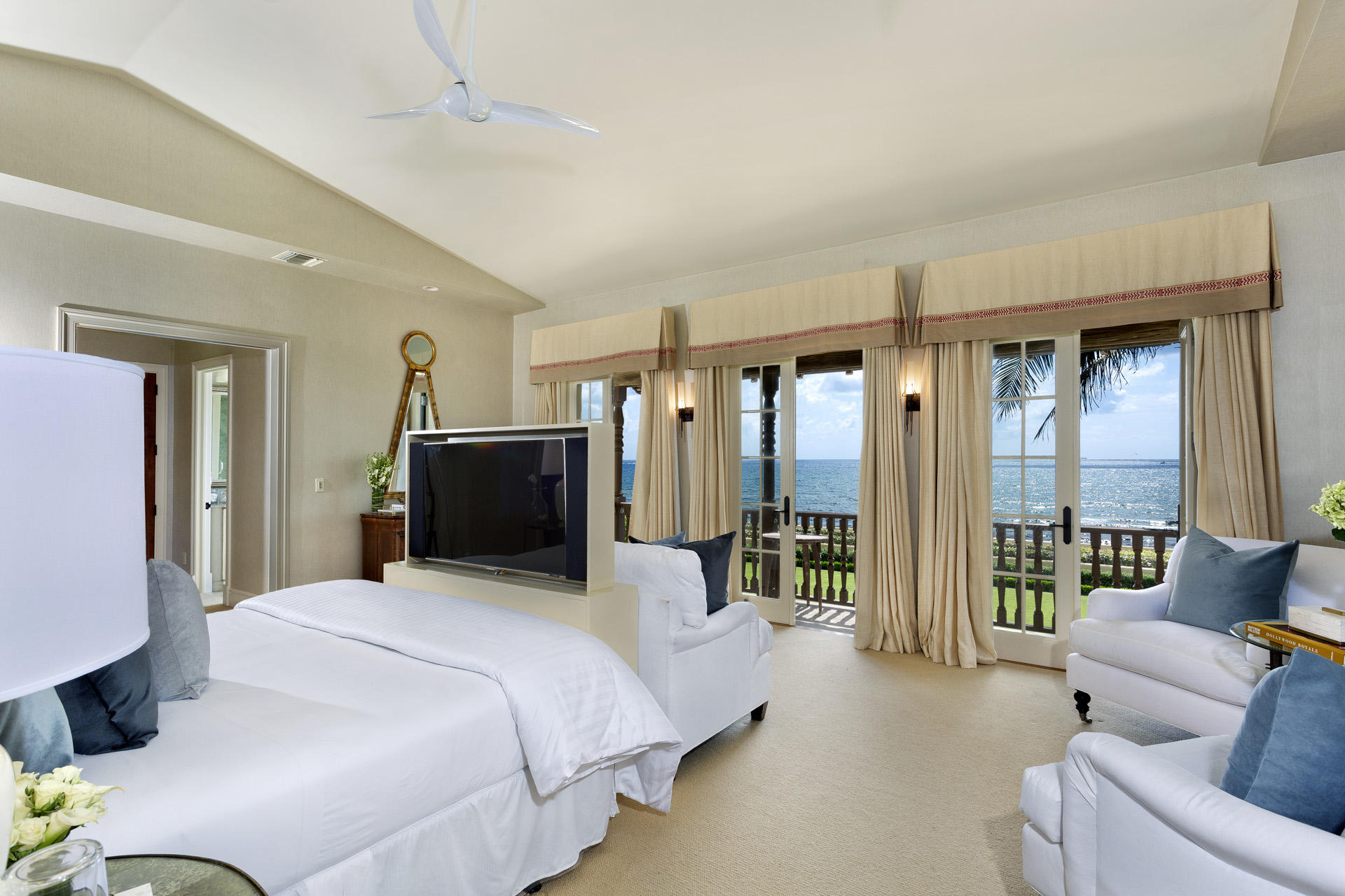 EL BRAVO PARK - Residential