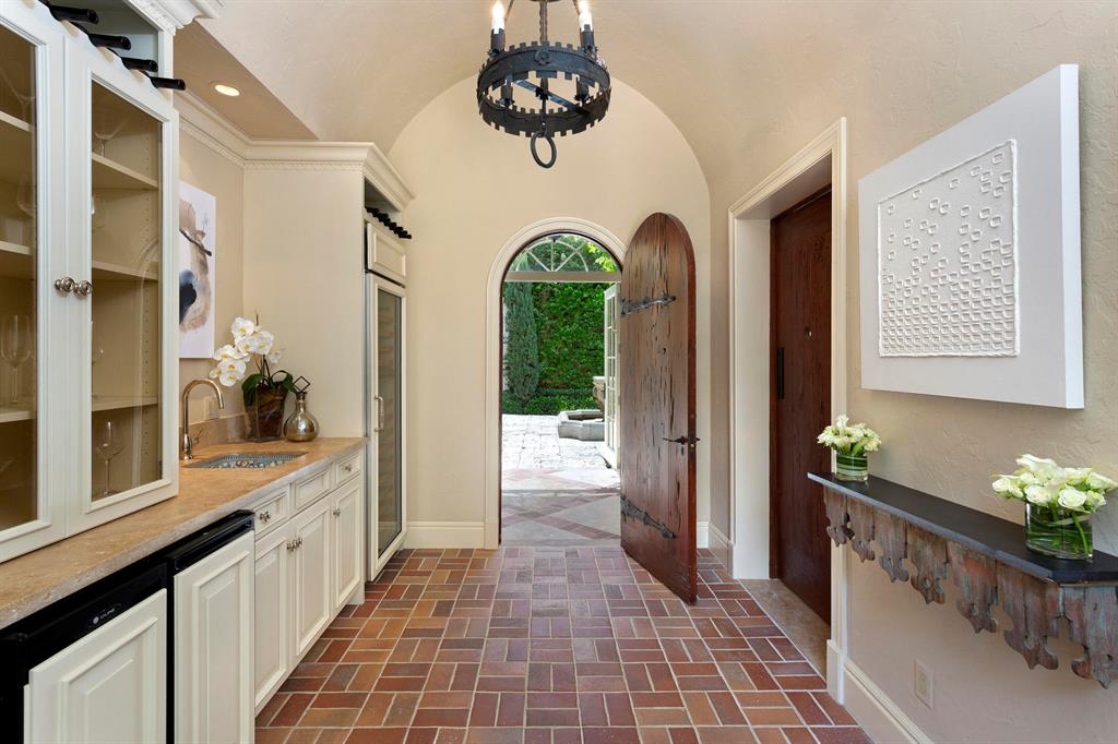 EL BRAVO PARK - Residential