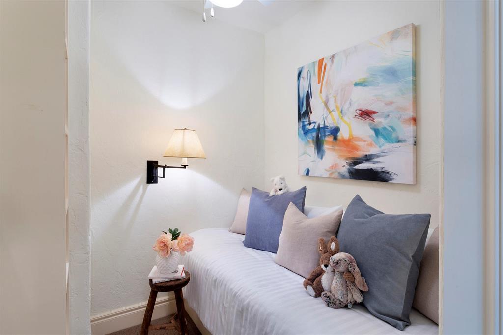 EL BRAVO PARK - Residential