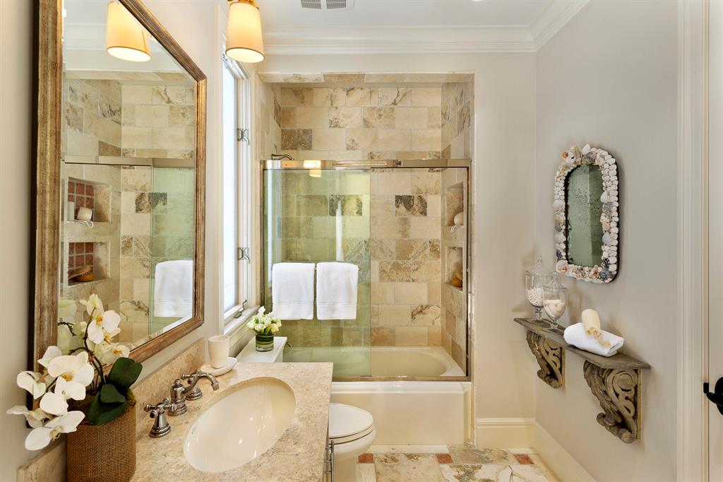 EL BRAVO PARK - Residential