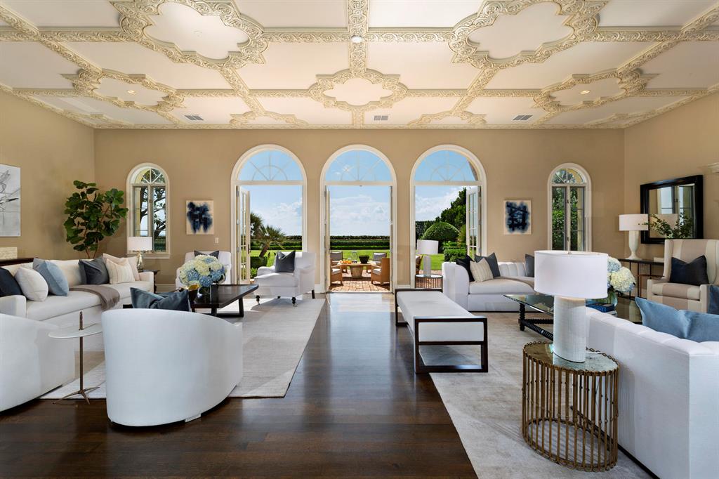 EL BRAVO PARK - Residential