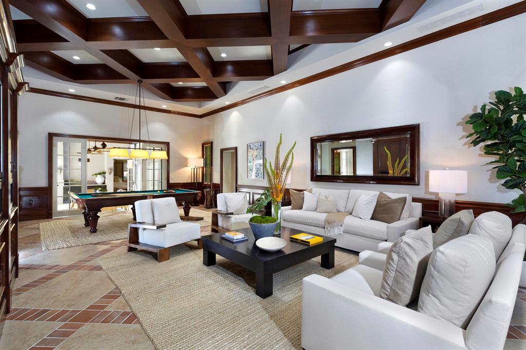 EL BRAVO PARK - Residential