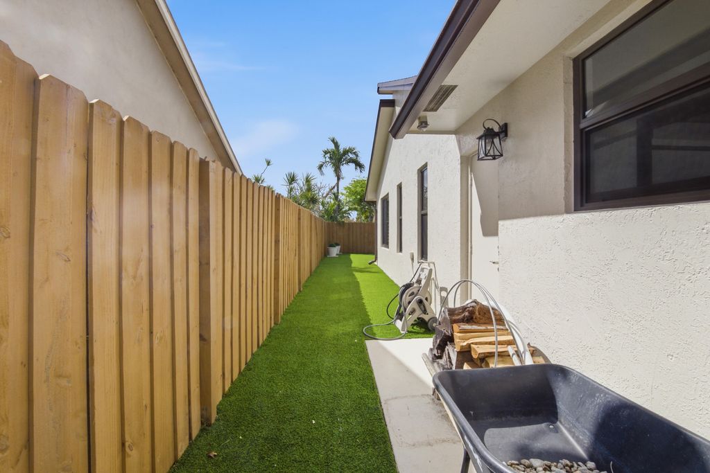 Photo of 2658 SW 11th Place N, Deerfield Beach, FL 33442 (MLS # B26007020)