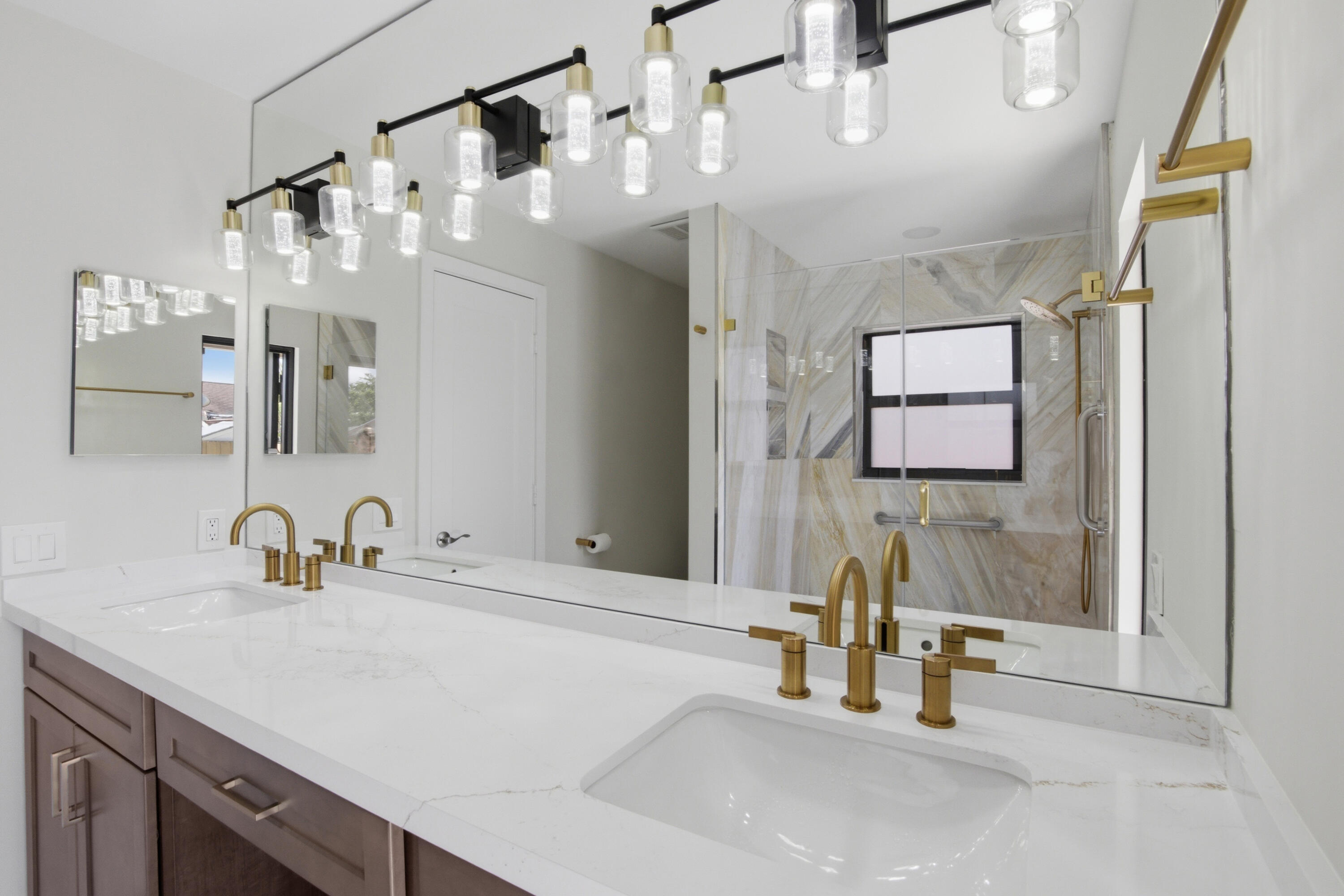 CRYSTAL HEIGHTS - Residential