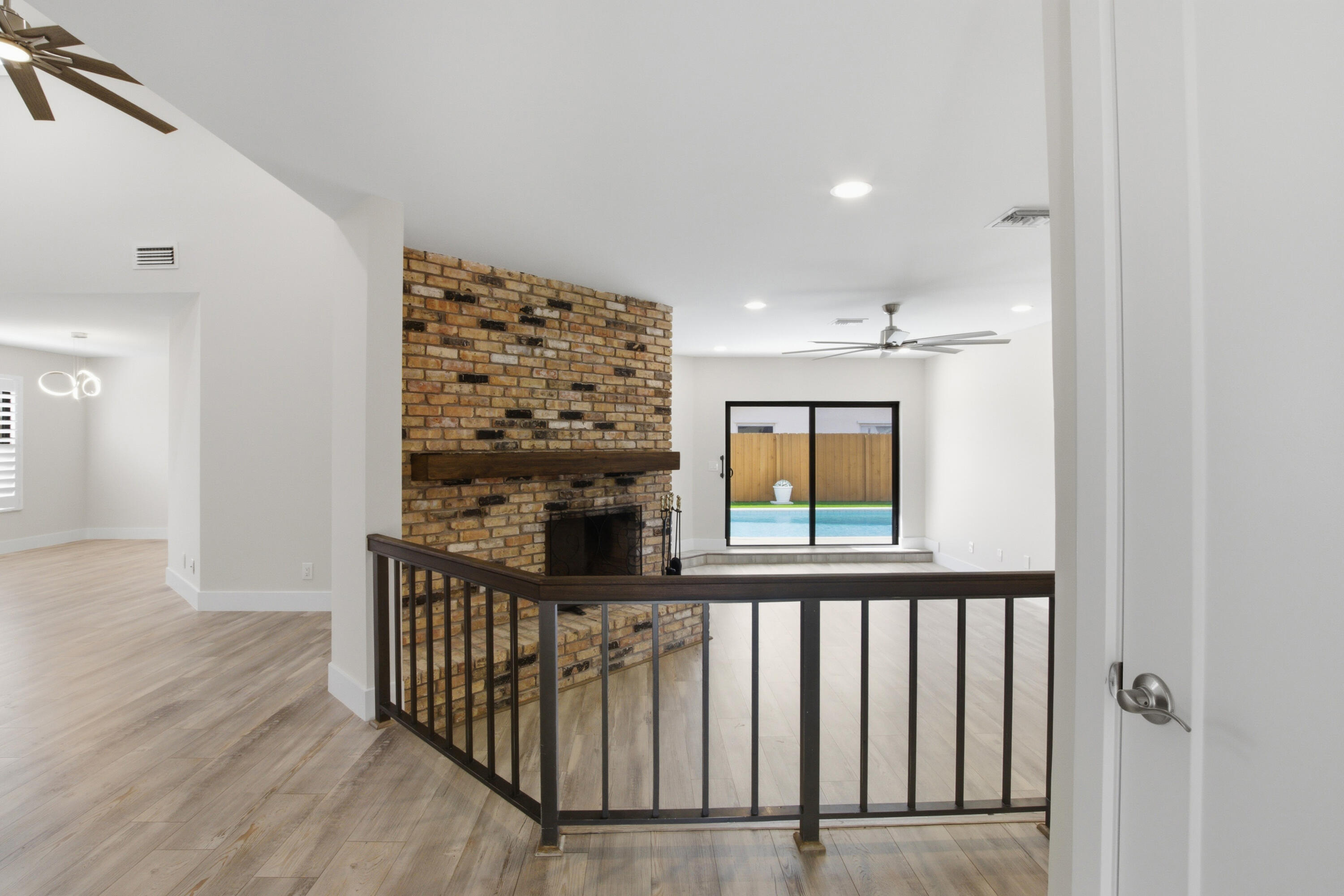 CRYSTAL HEIGHTS - Residential