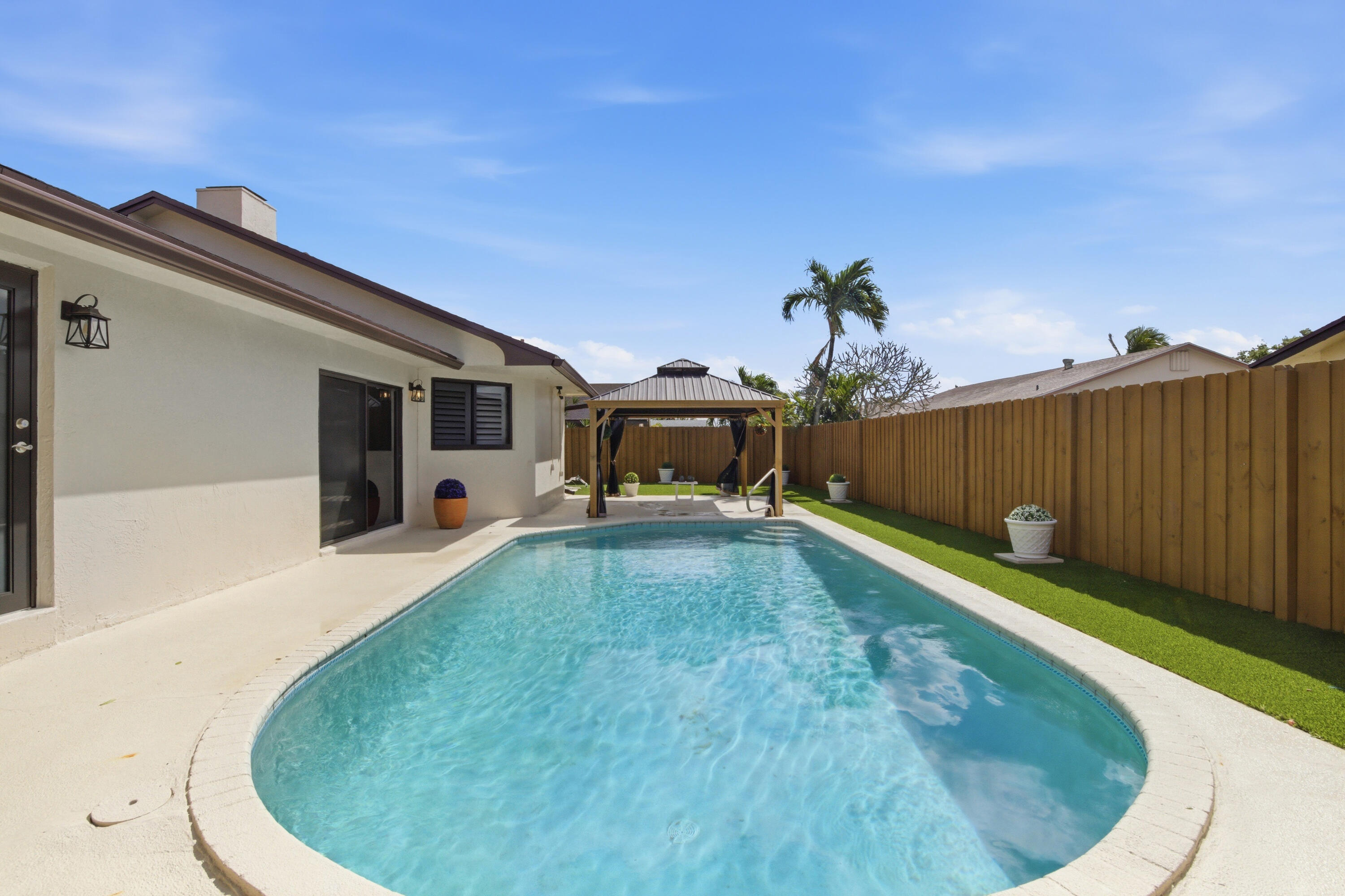 CRYSTAL HEIGHTS - Residential