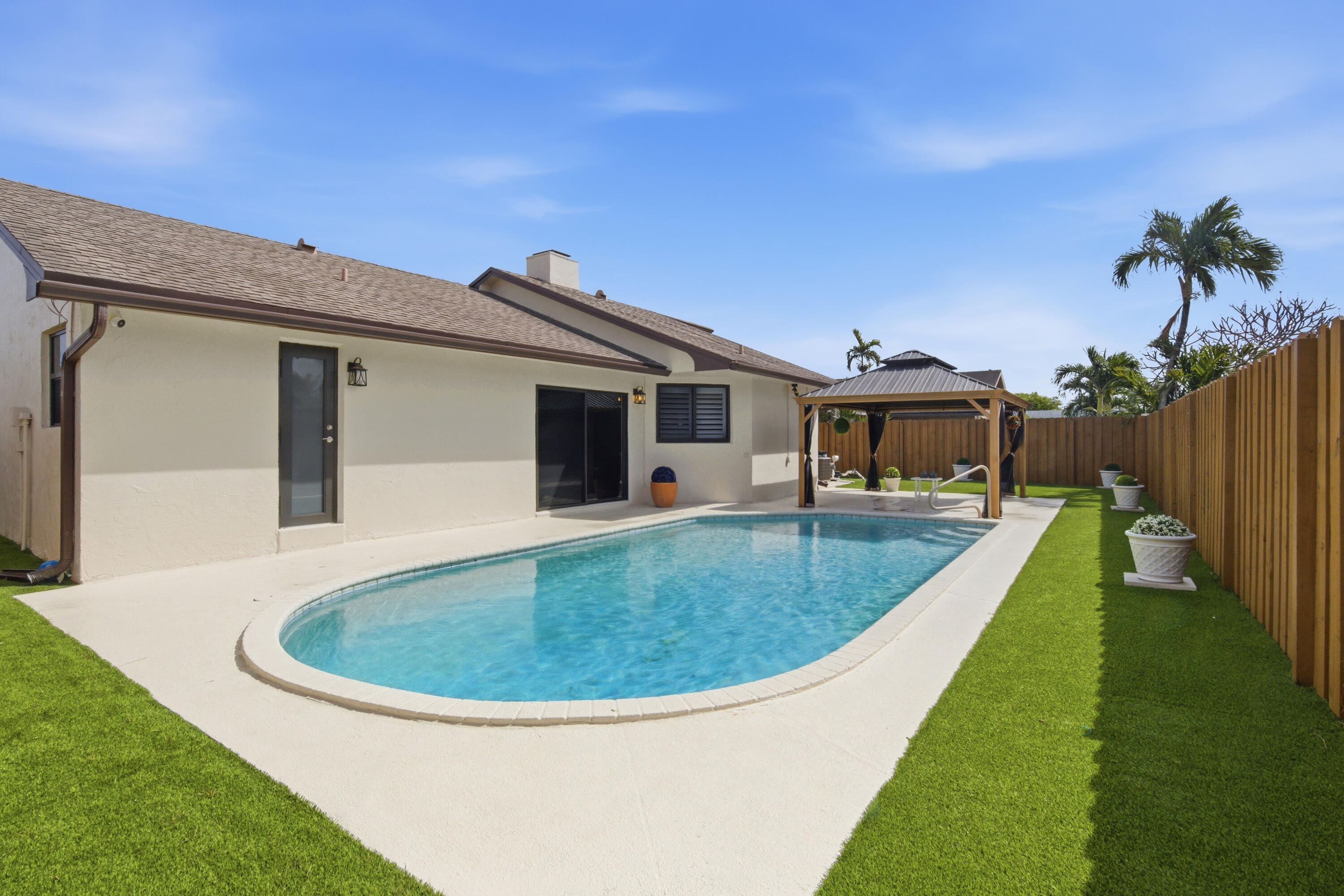 CRYSTAL HEIGHTS - Residential