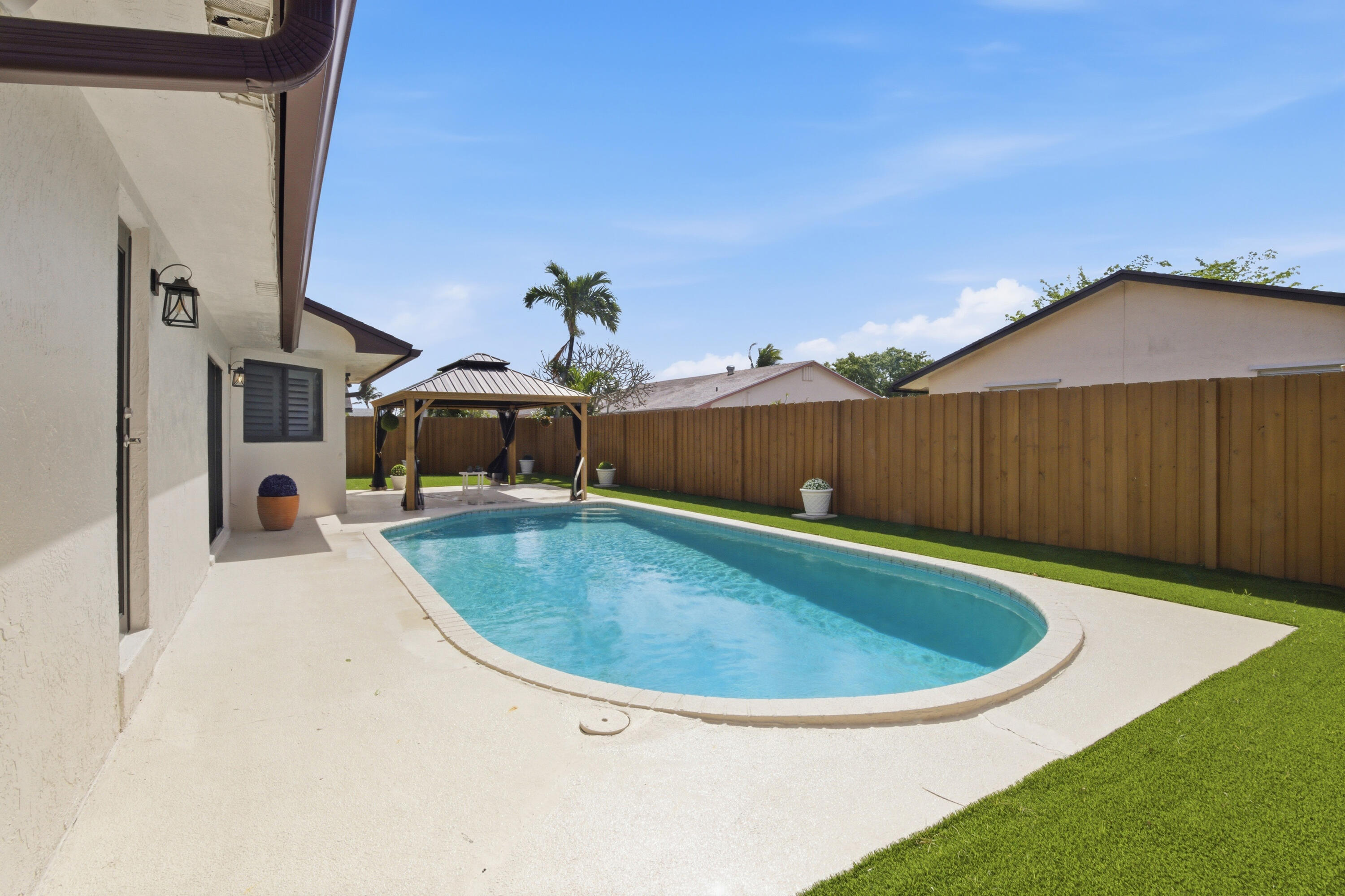 CRYSTAL HEIGHTS - Residential