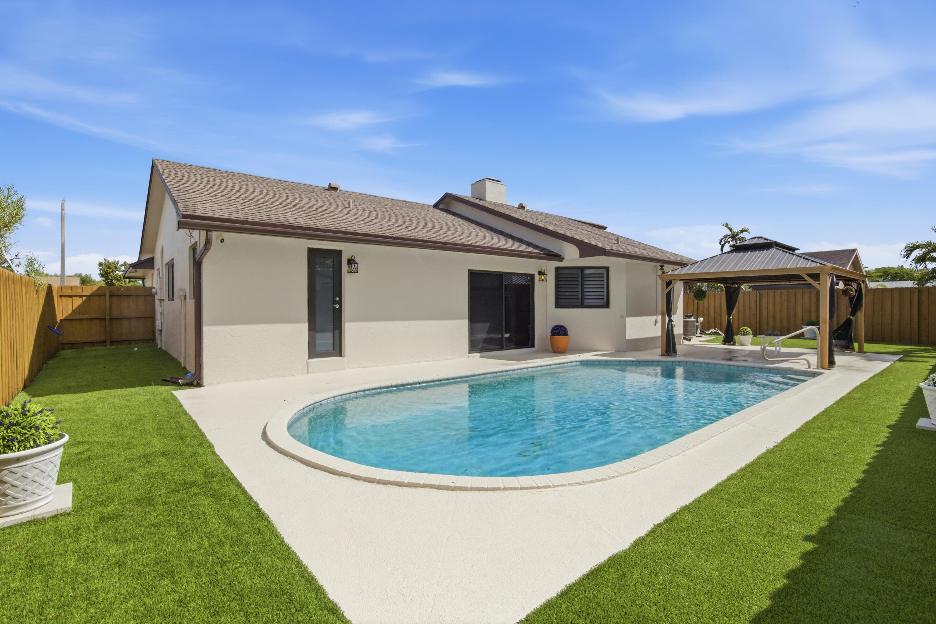 CRYSTAL HEIGHTS - Residential