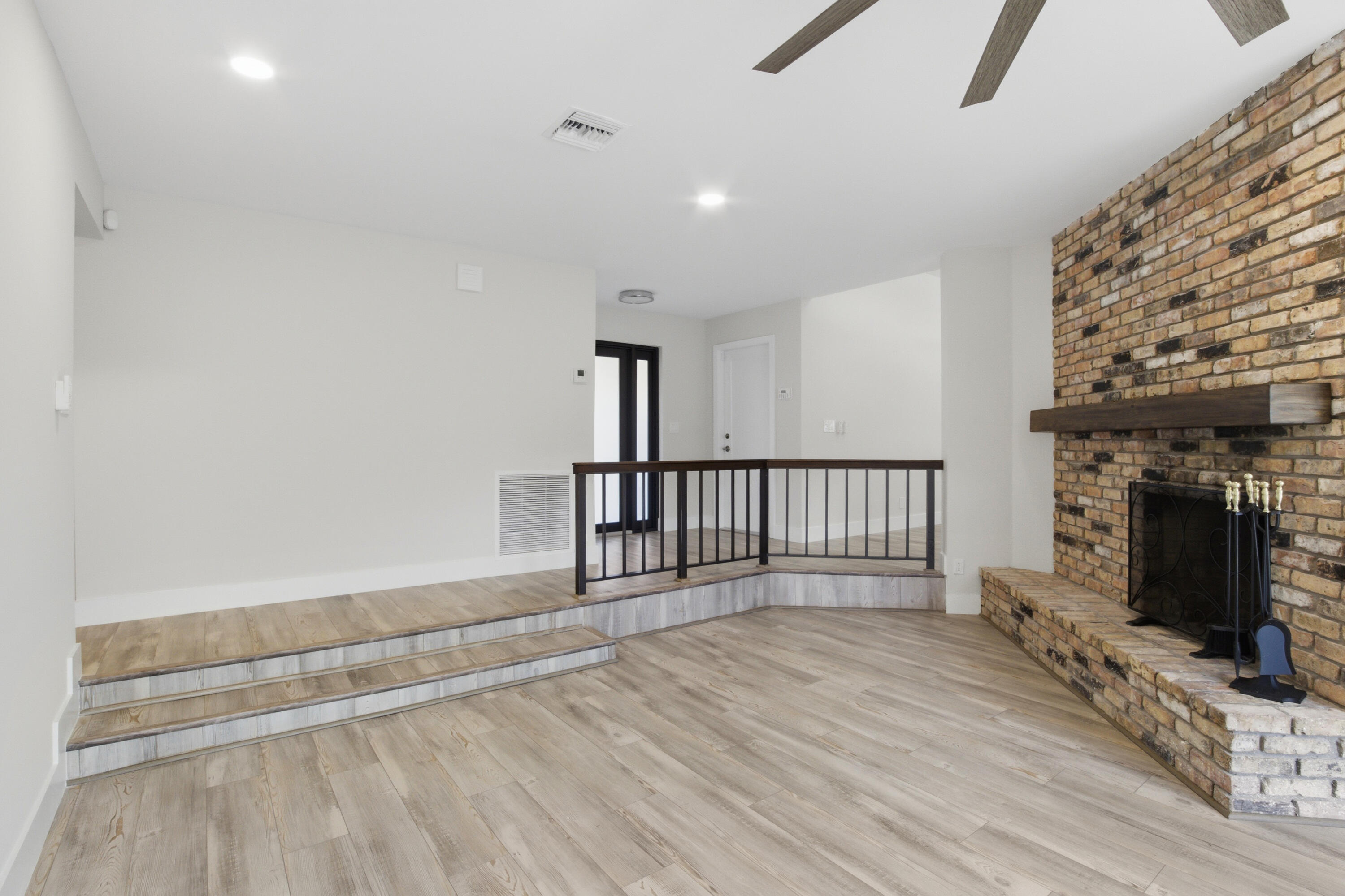 CRYSTAL HEIGHTS - Residential