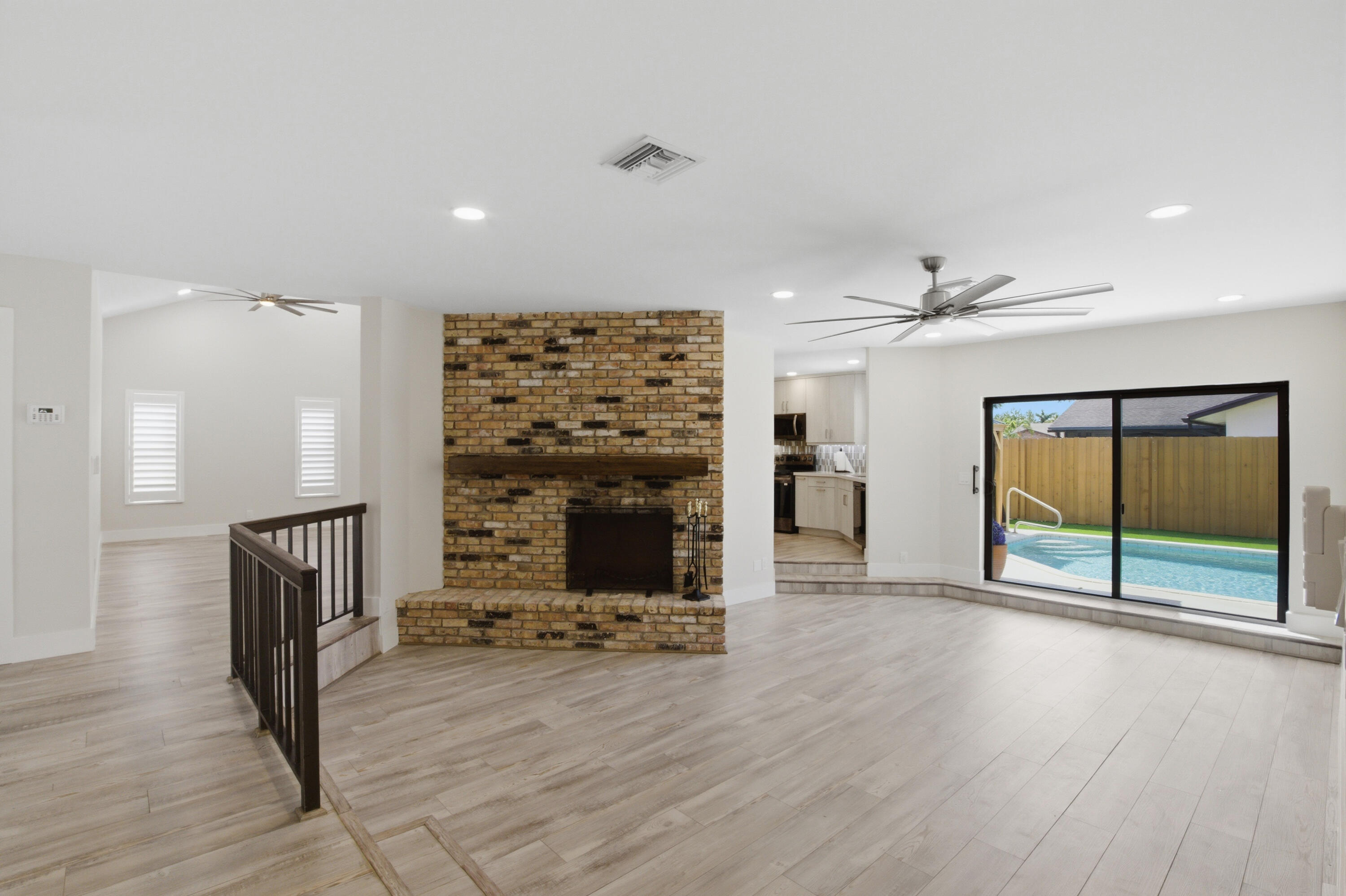 CRYSTAL HEIGHTS - Residential