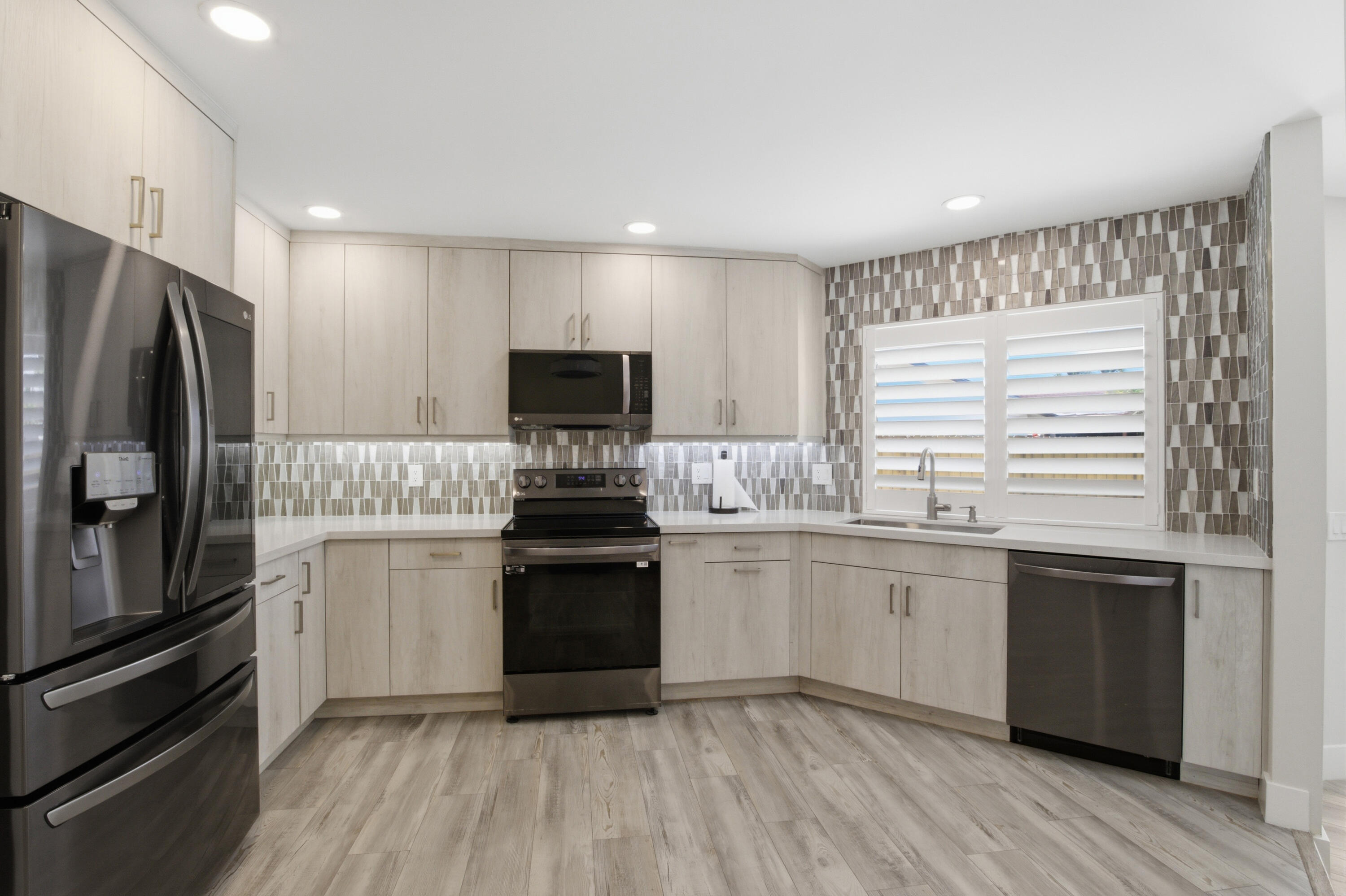 CRYSTAL HEIGHTS - Residential