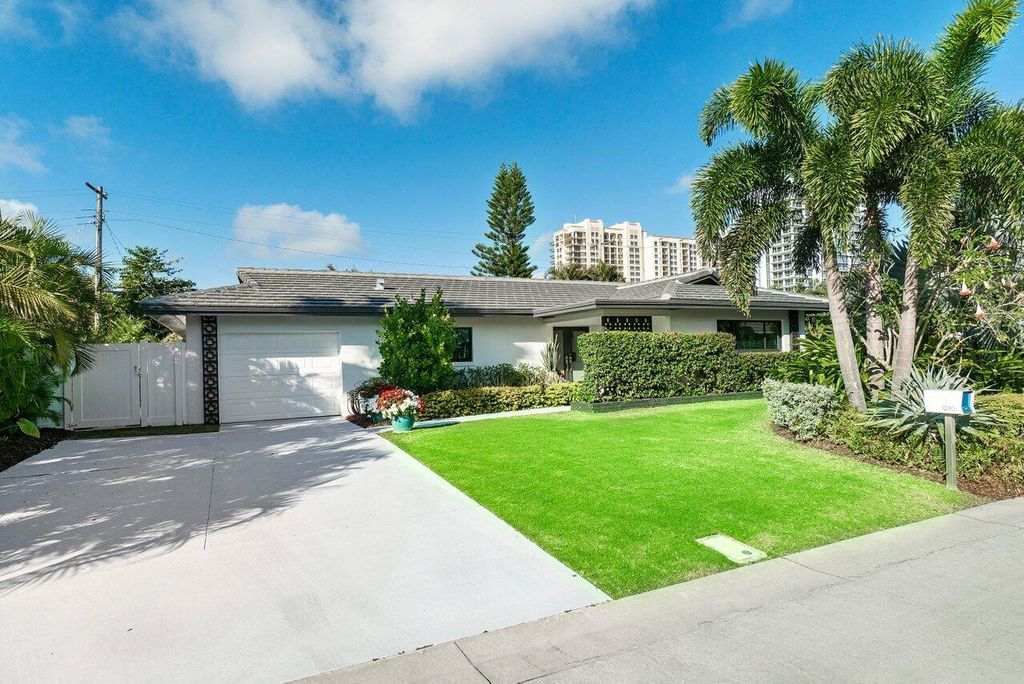 Photo of 1280 Singer Drive Dr, Singer Island, FL 33404 (MLS # R10780071)