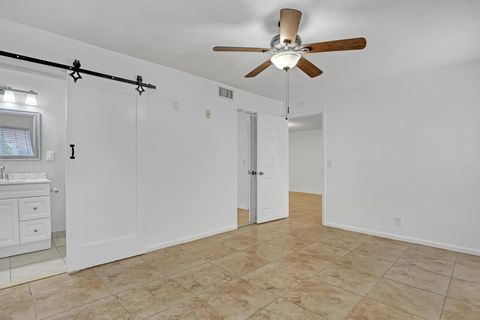 Condominium in Lake Worth FL 633 Marlboro Oval 15.jpg