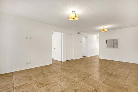 Condominium in Lake Worth FL 633 Marlboro Oval 7.jpg