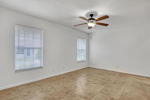 Condominium in Lake Worth FL 633 Marlboro Oval 14.jpg