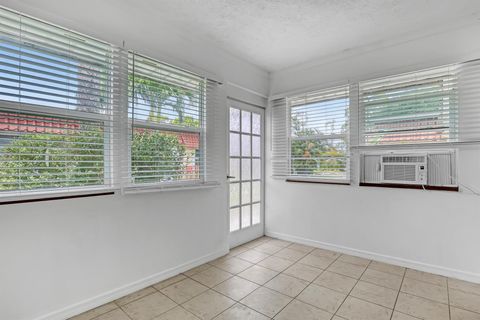 Condominium in Lake Worth FL 633 Marlboro Oval 21.jpg