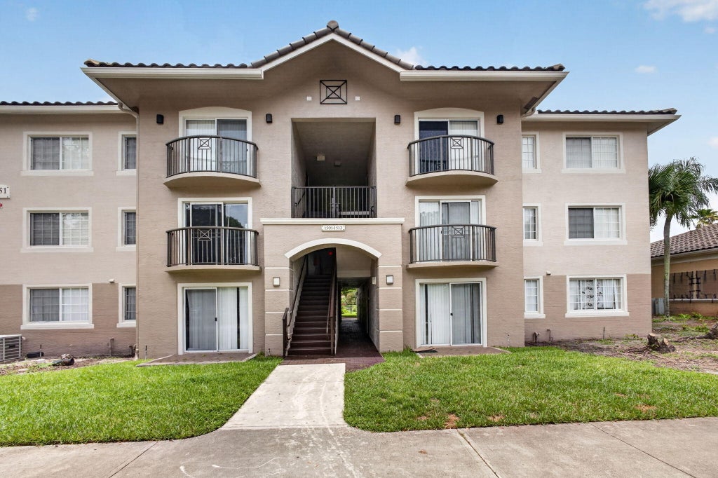 Photo of 4151 N Haverhill Road #1504, West Palm Beach, FL 33417 (MLS # B26062114)
