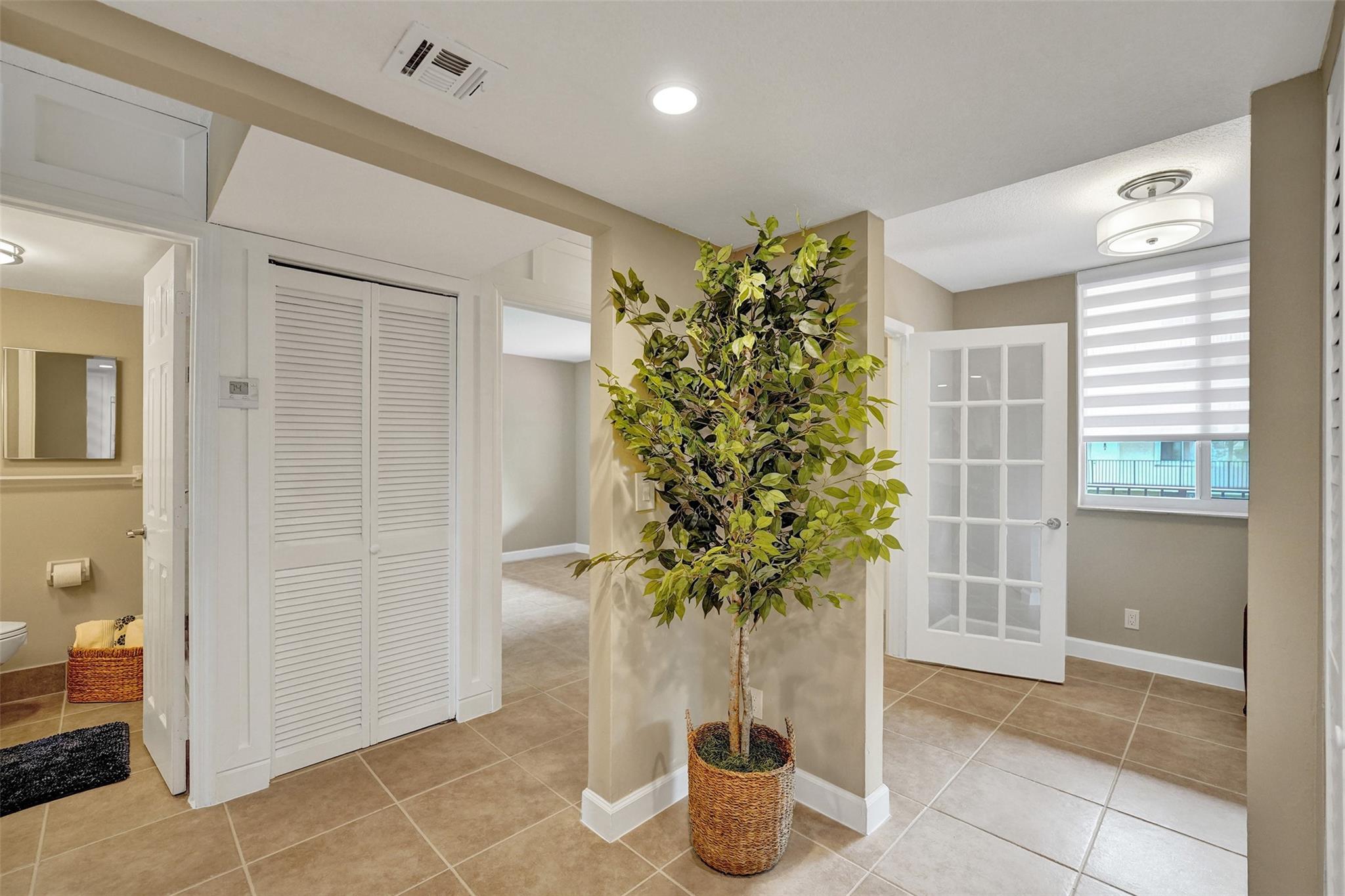 PALM COURT - Residential