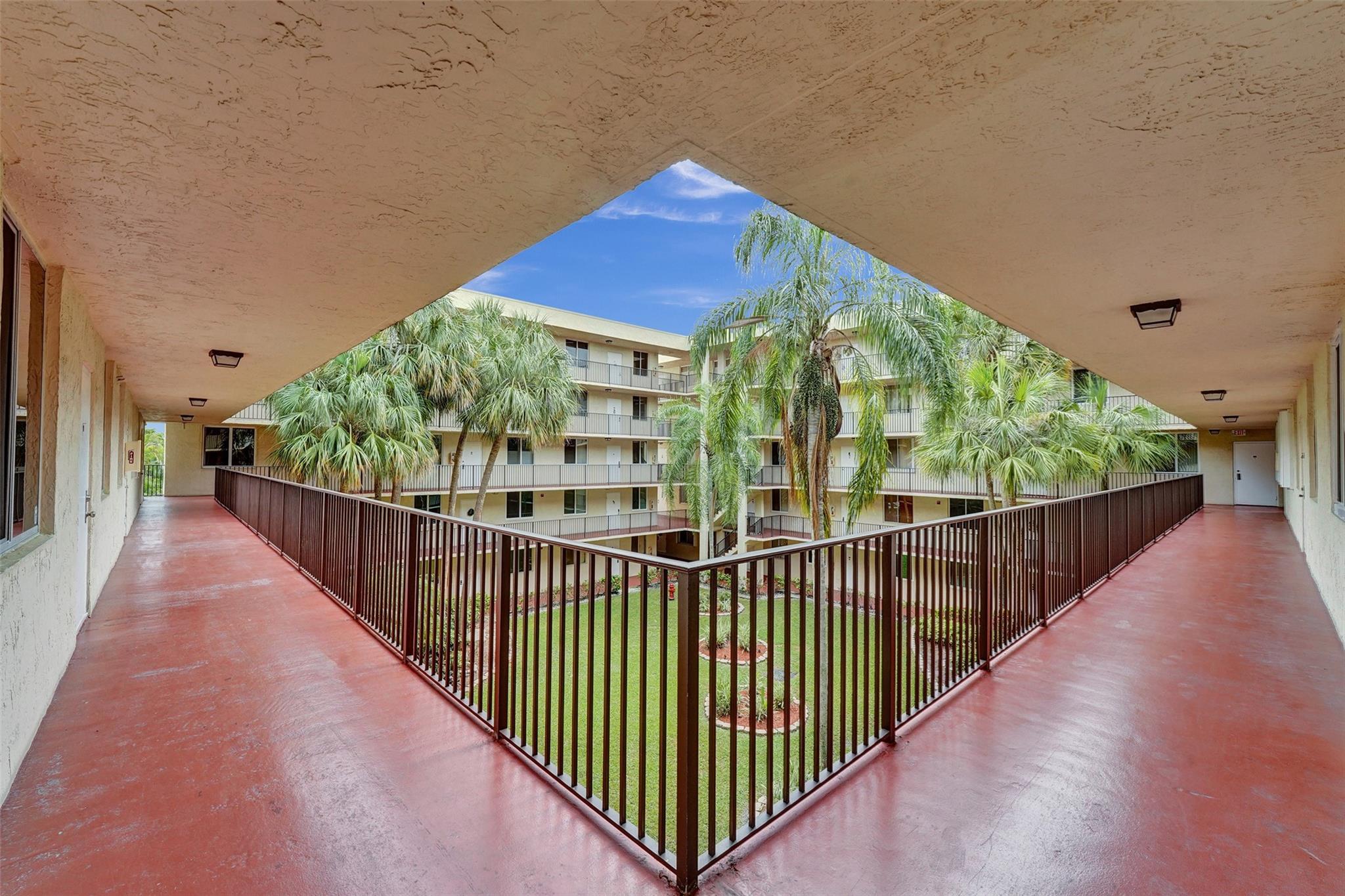 PALM COURT - Residential
