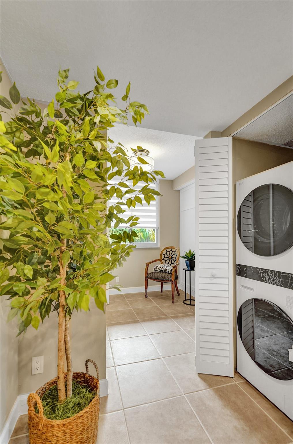 PALM COURT - Residential