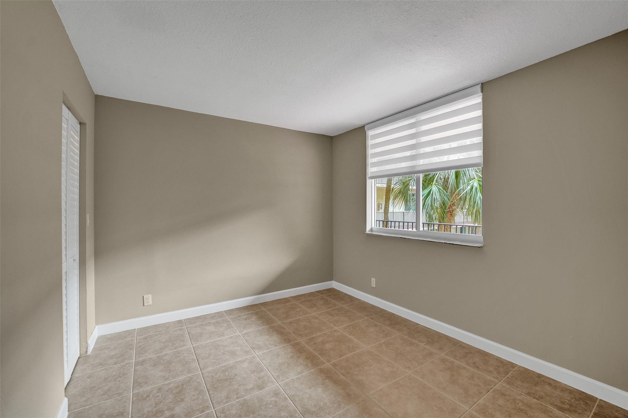 PALM COURT - Residential
