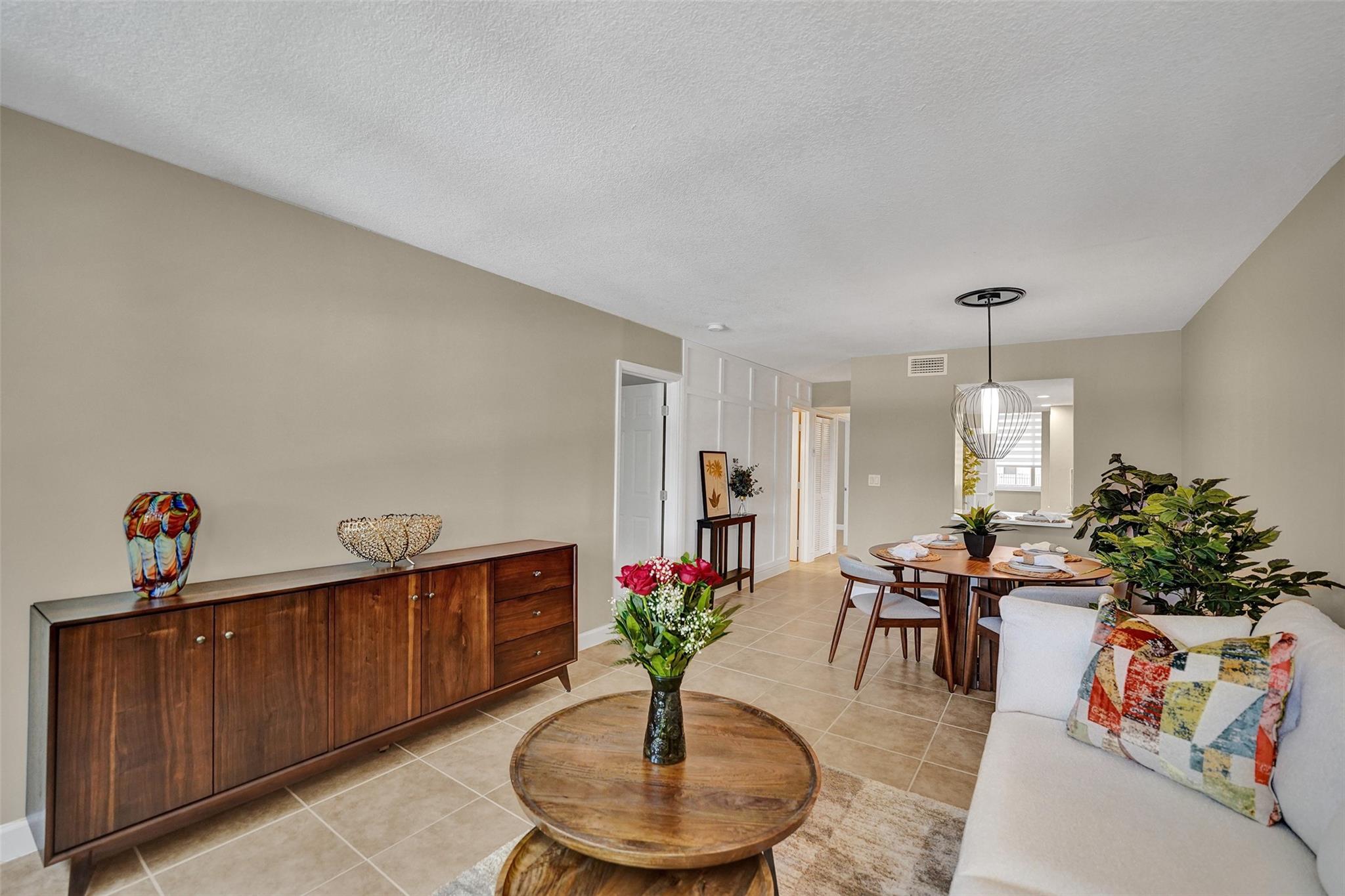 PALM COURT - Residential