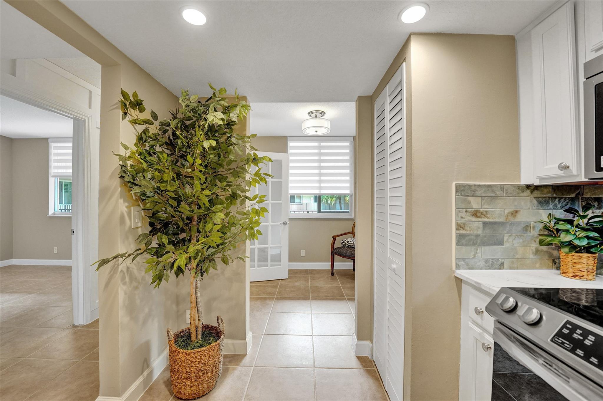 PALM COURT - Residential