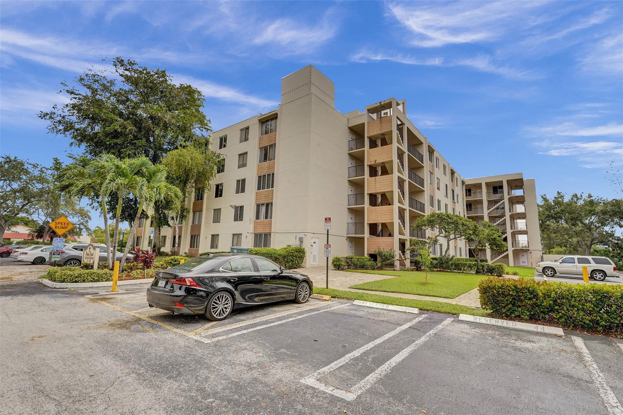 PALM COURT - Residential