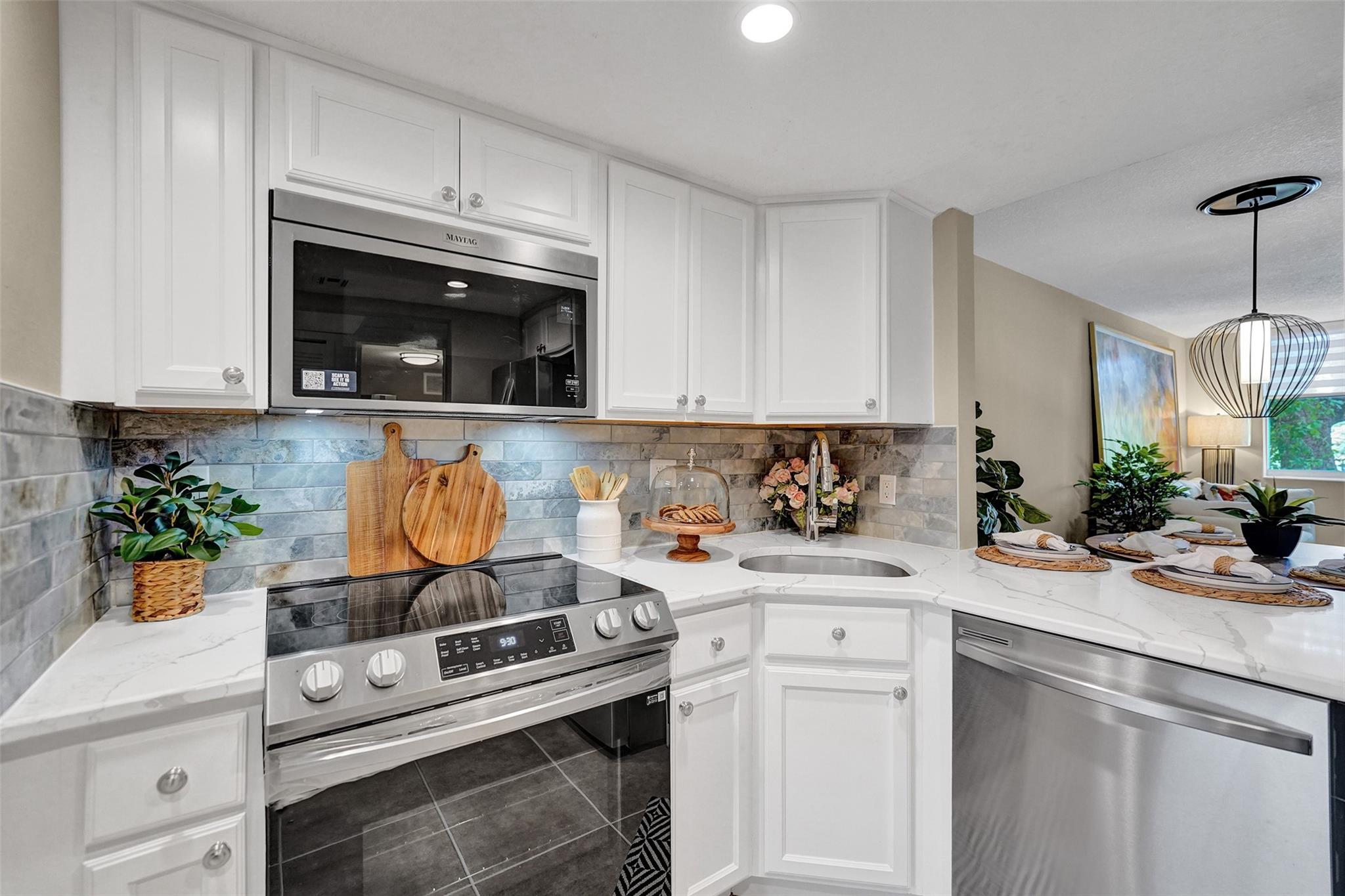 PALM COURT - Residential
