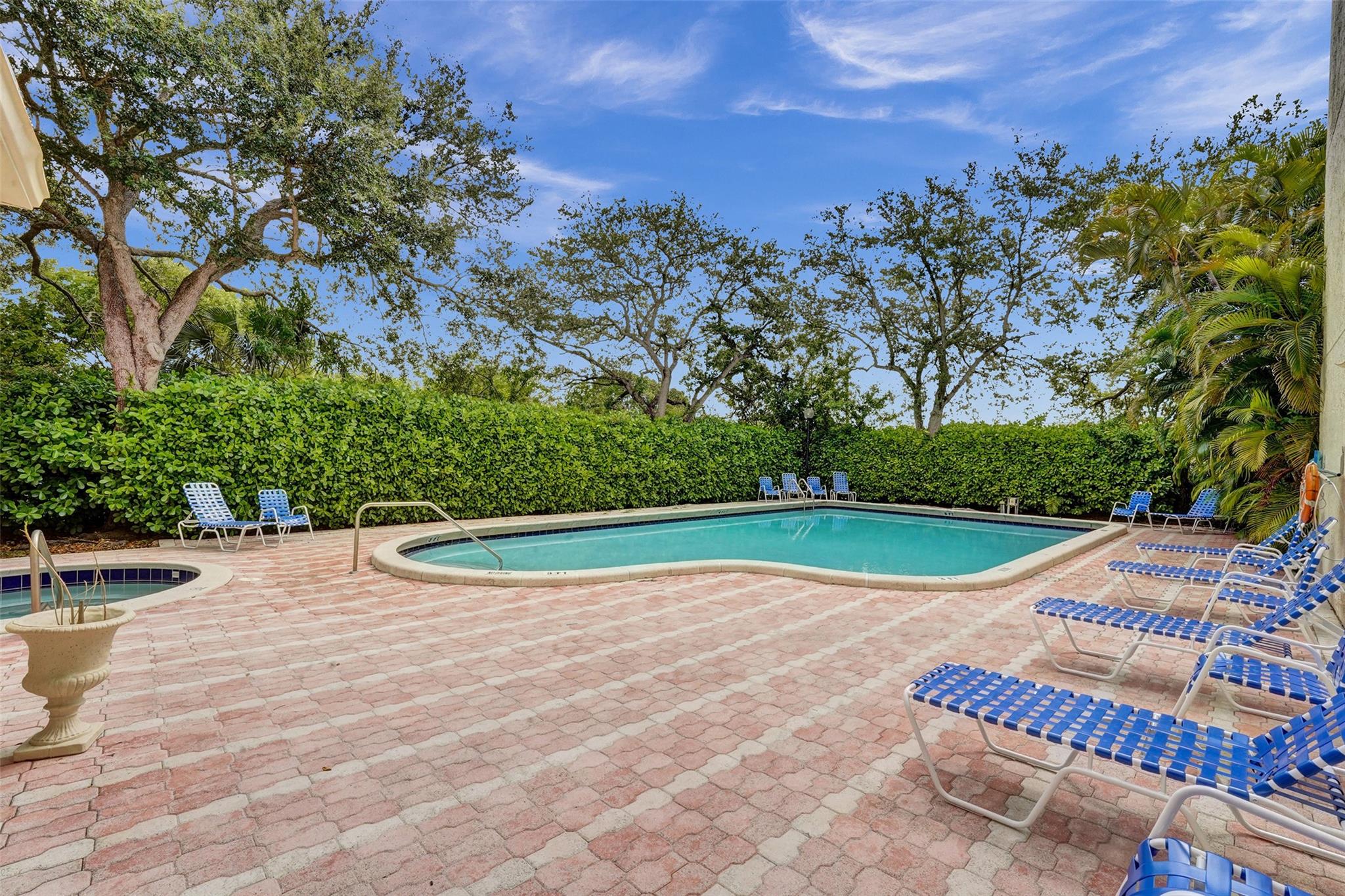 PALM COURT - Residential
