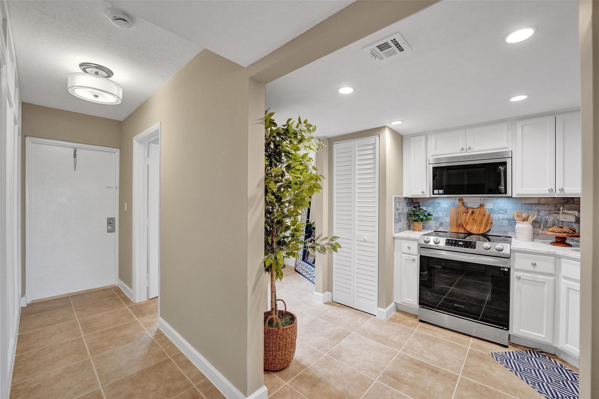 PALM COURT - Residential