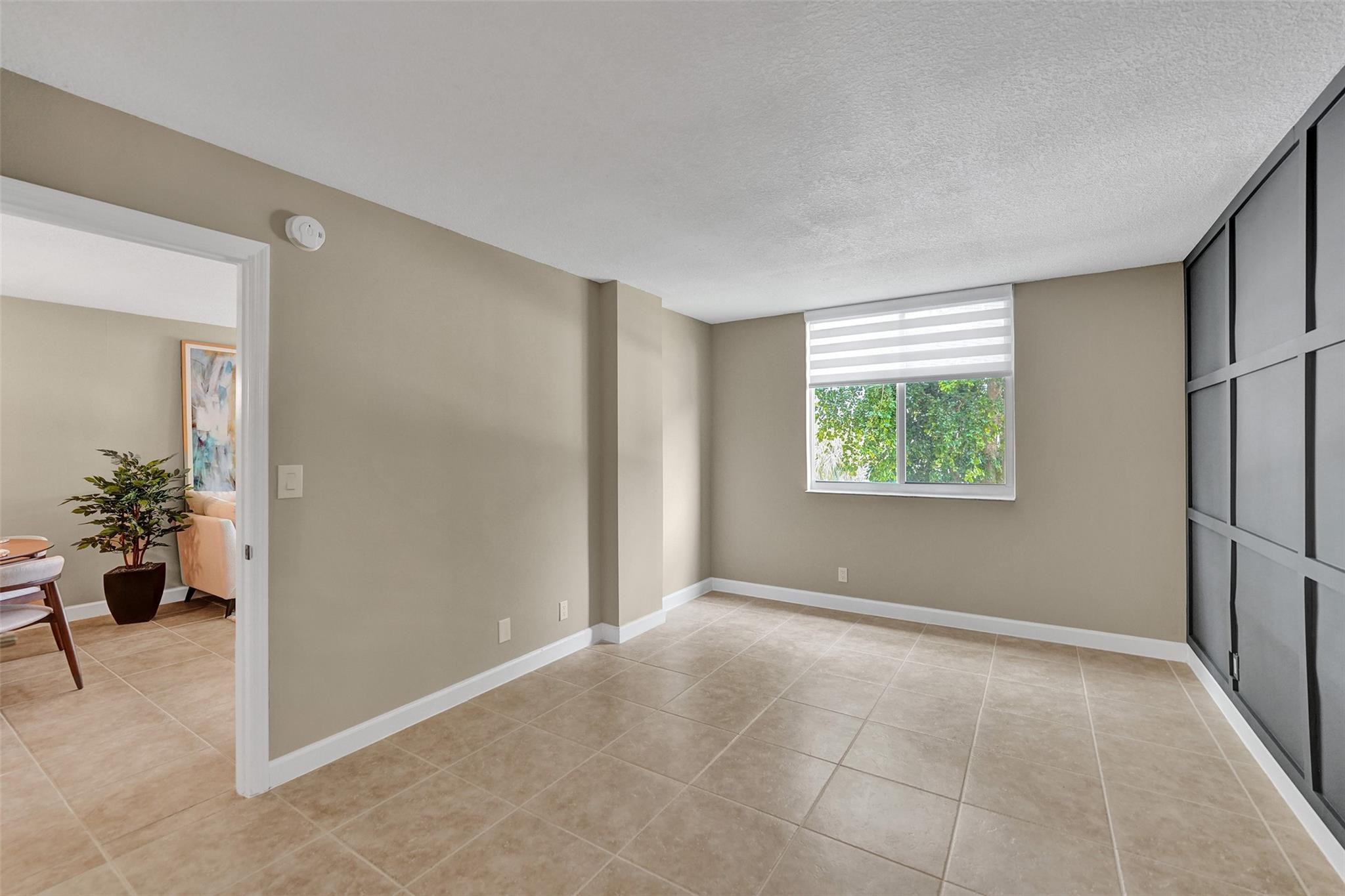 PALM COURT - Residential