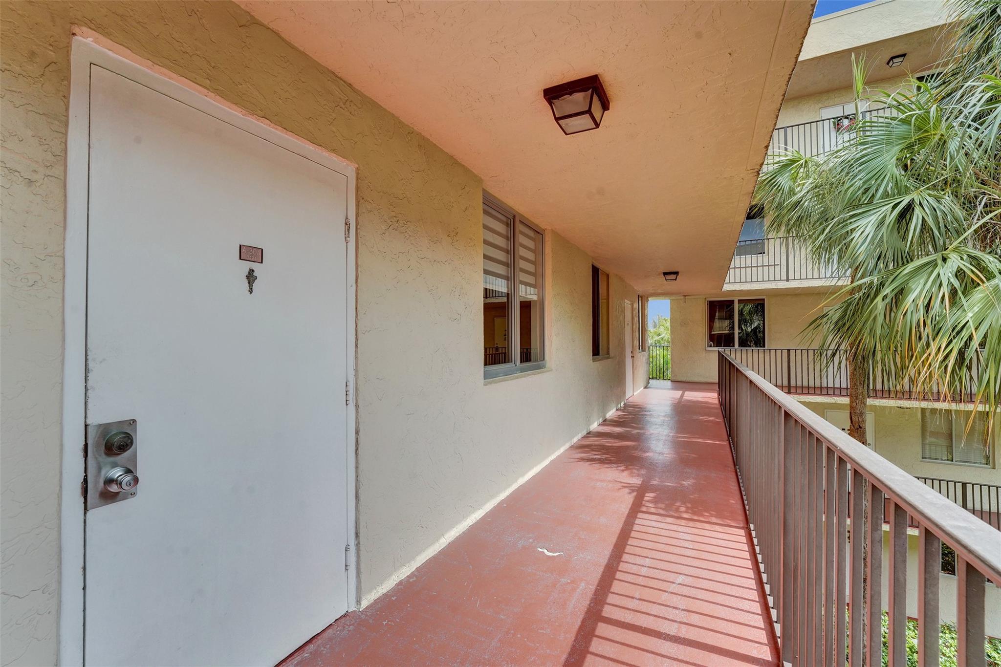 PALM COURT - Residential