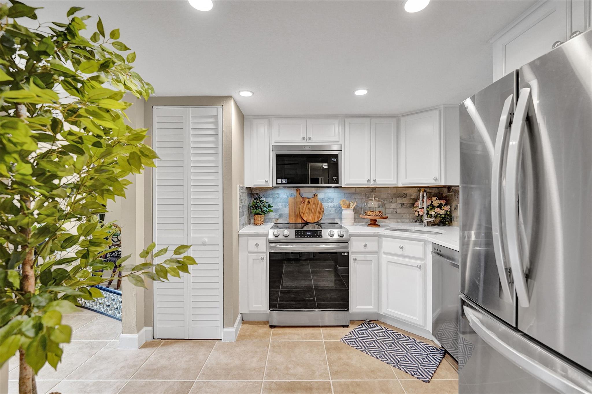 PALM COURT - Residential
