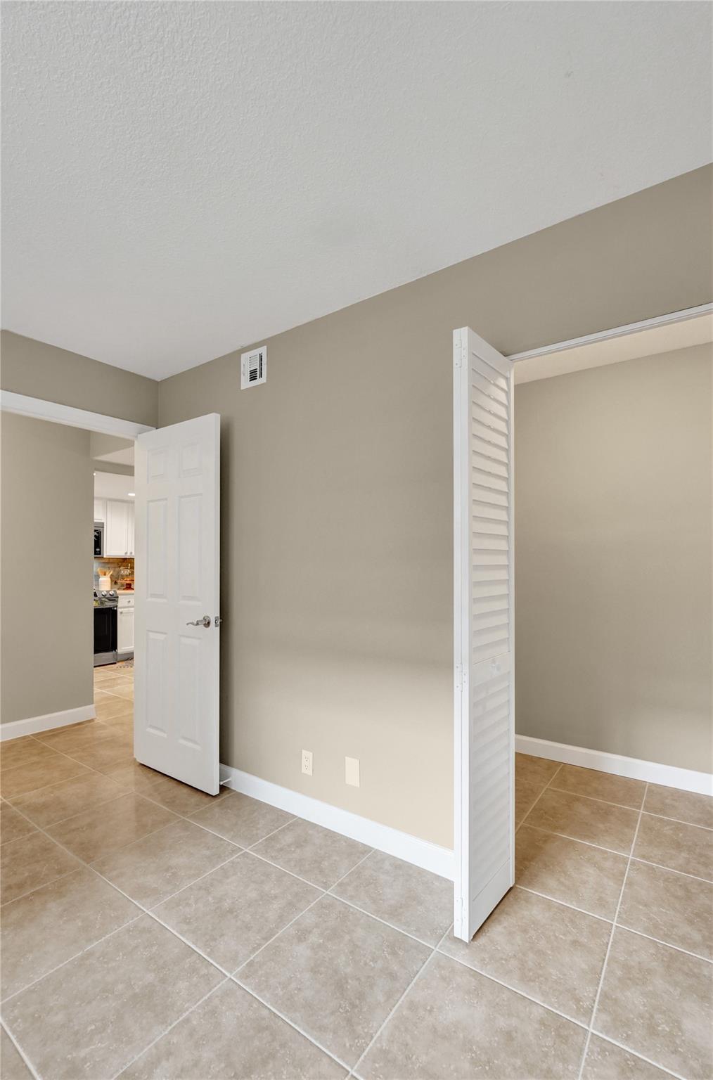 PALM COURT - Residential