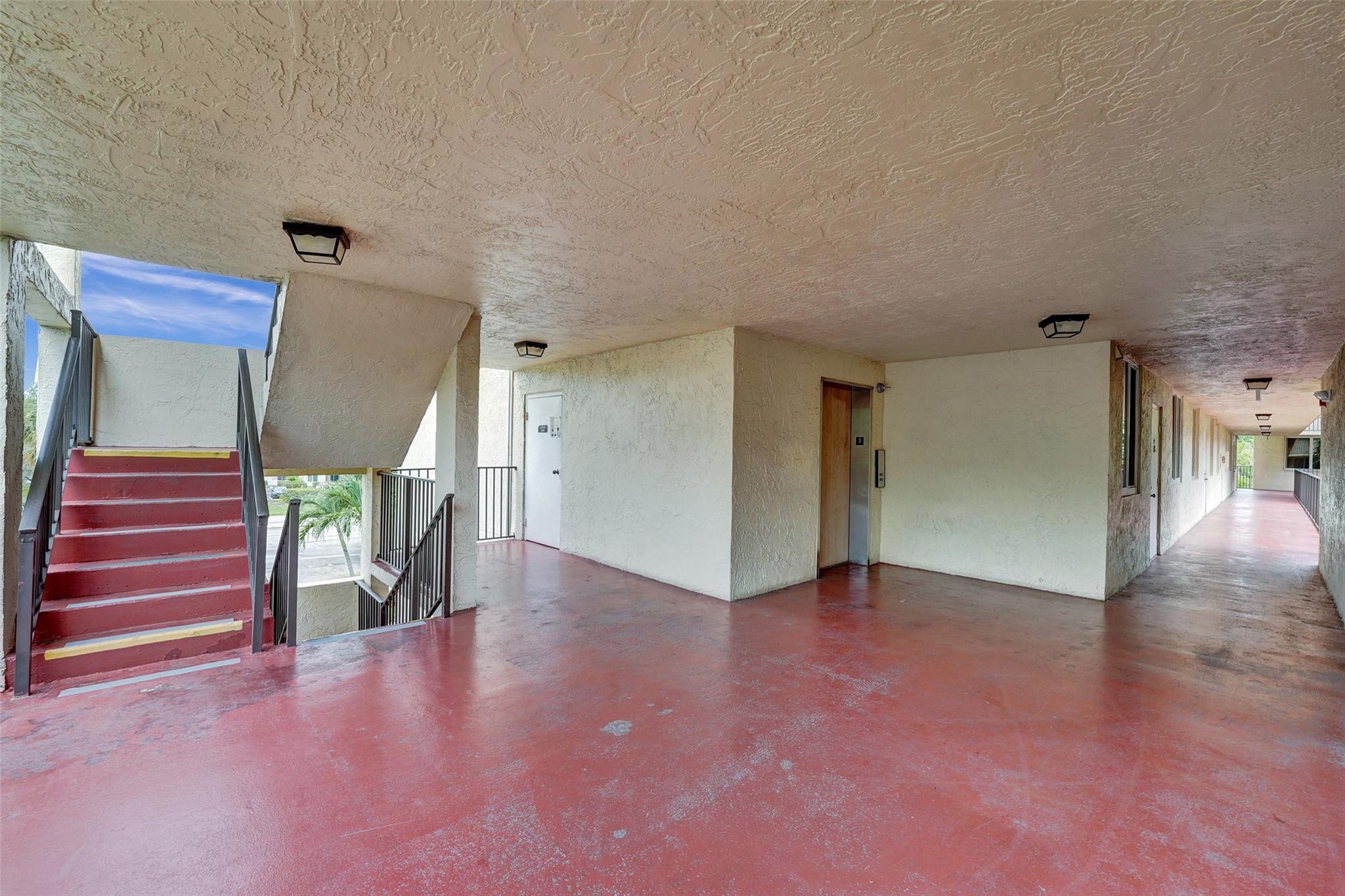 PALM COURT - Residential