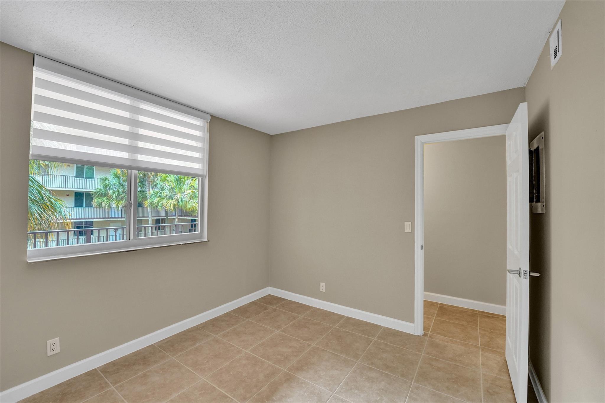 PALM COURT - Residential