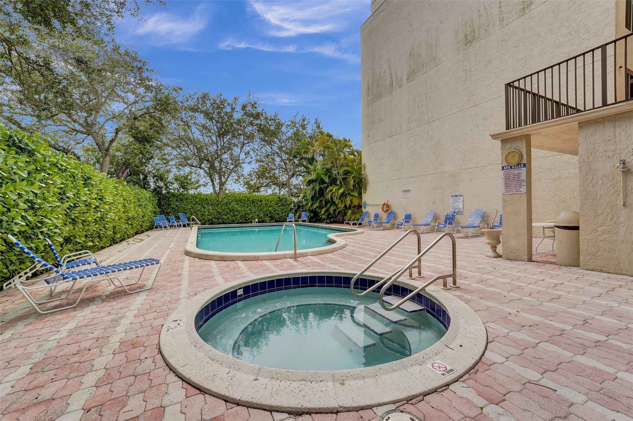 PALM COURT - Residential