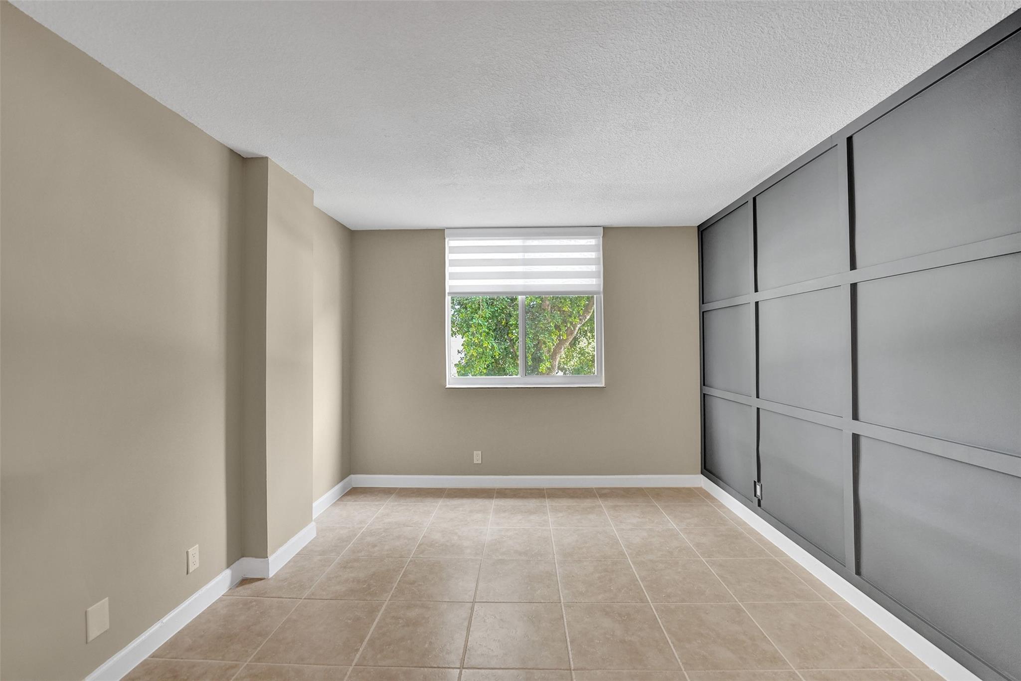 PALM COURT - Residential