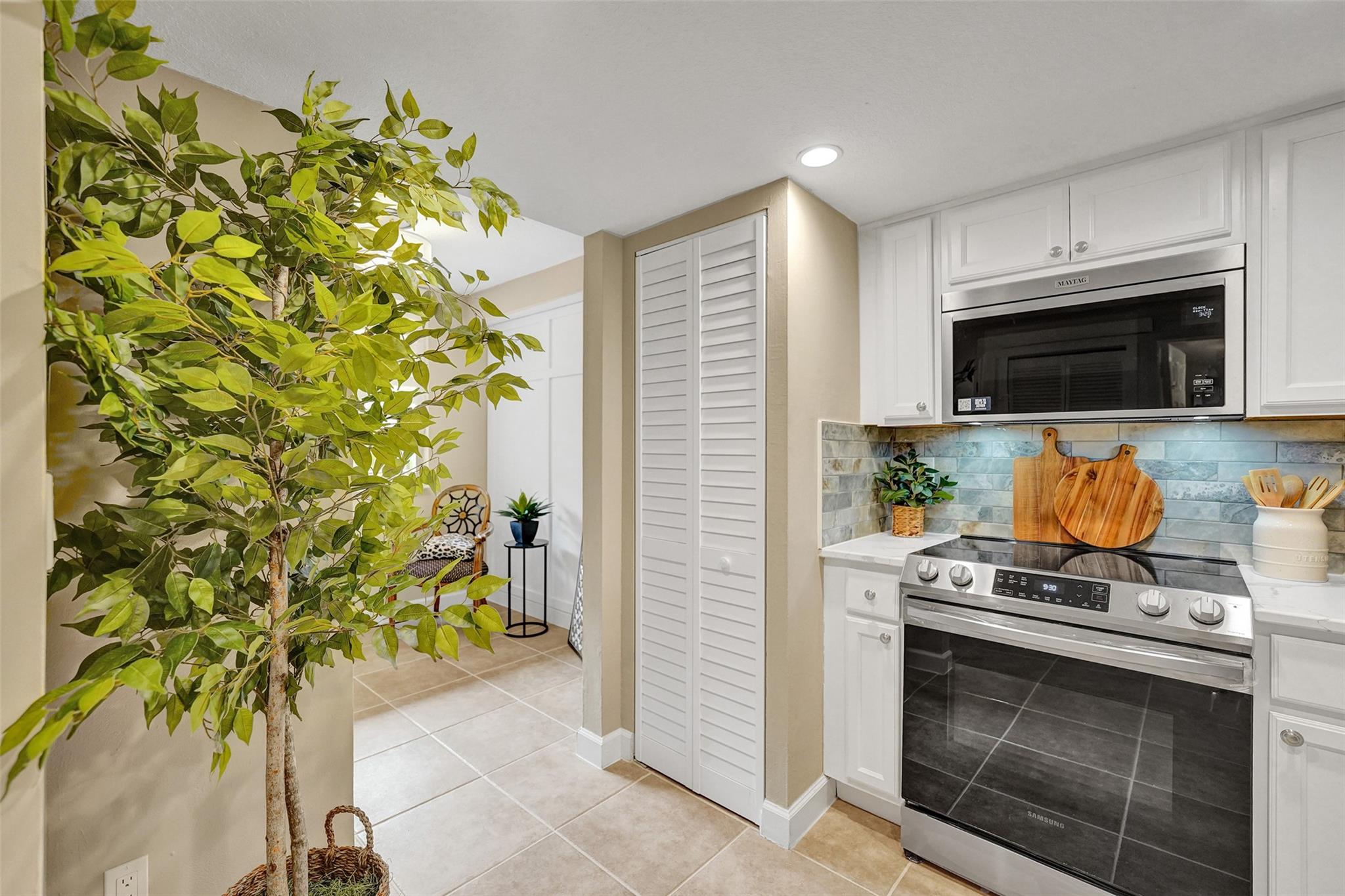 PALM COURT - Residential