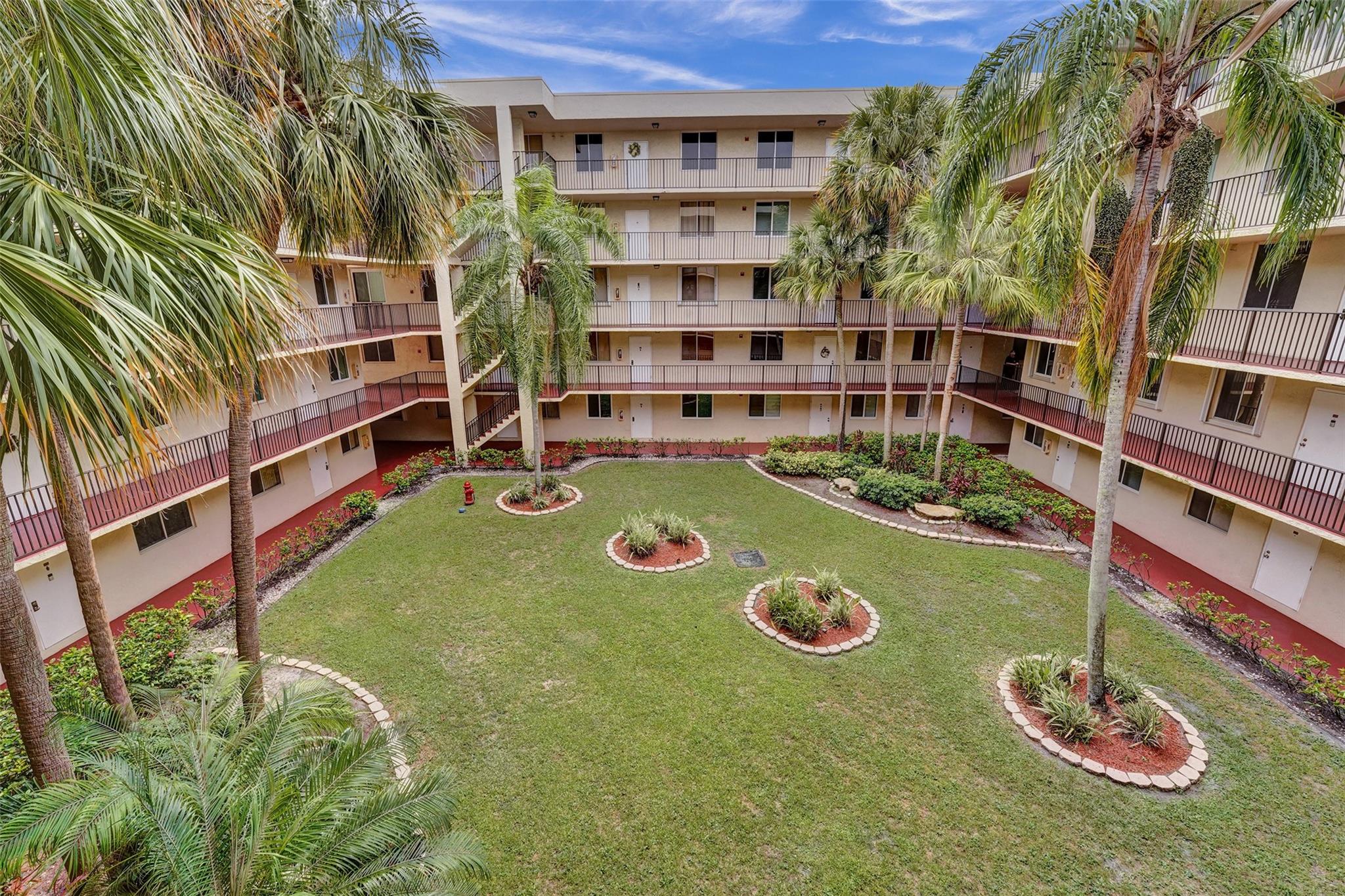 PALM COURT - Residential