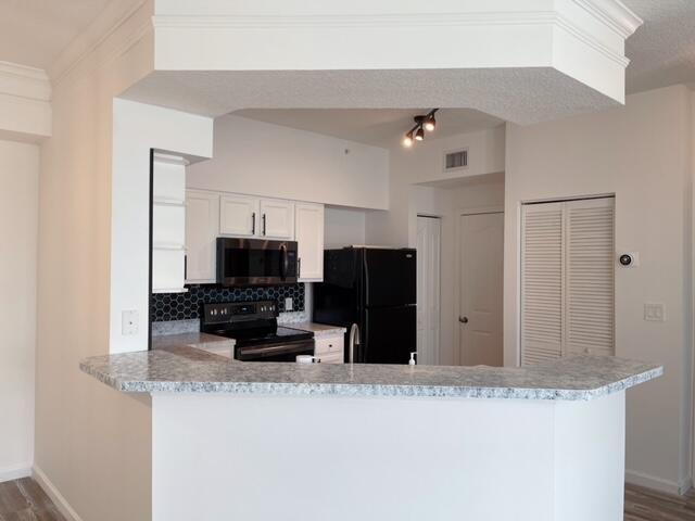 MEZZANO CONDO - Residential Lease