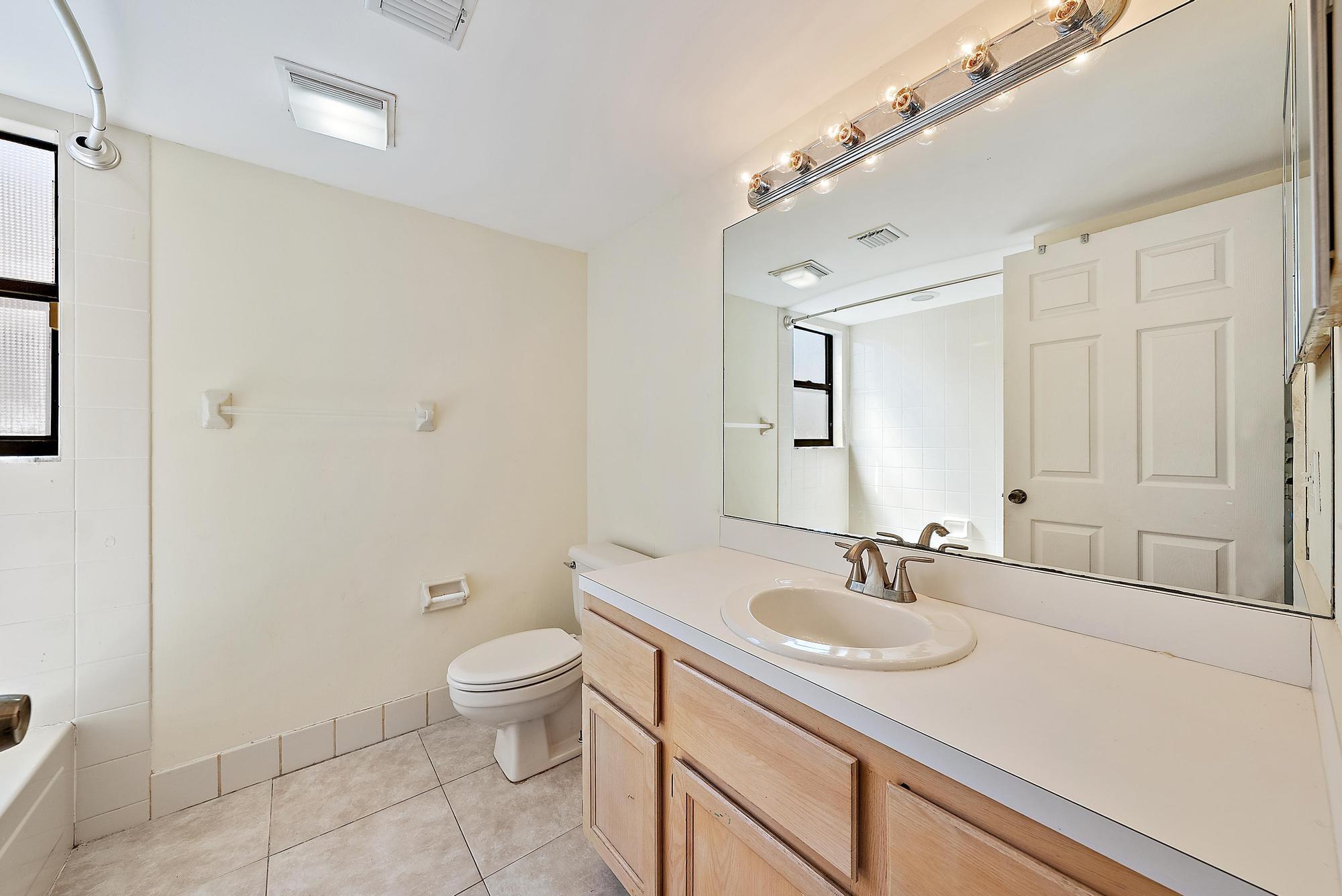 NORTH PALM BEACH HEIGHTS SEC 3 - Residential