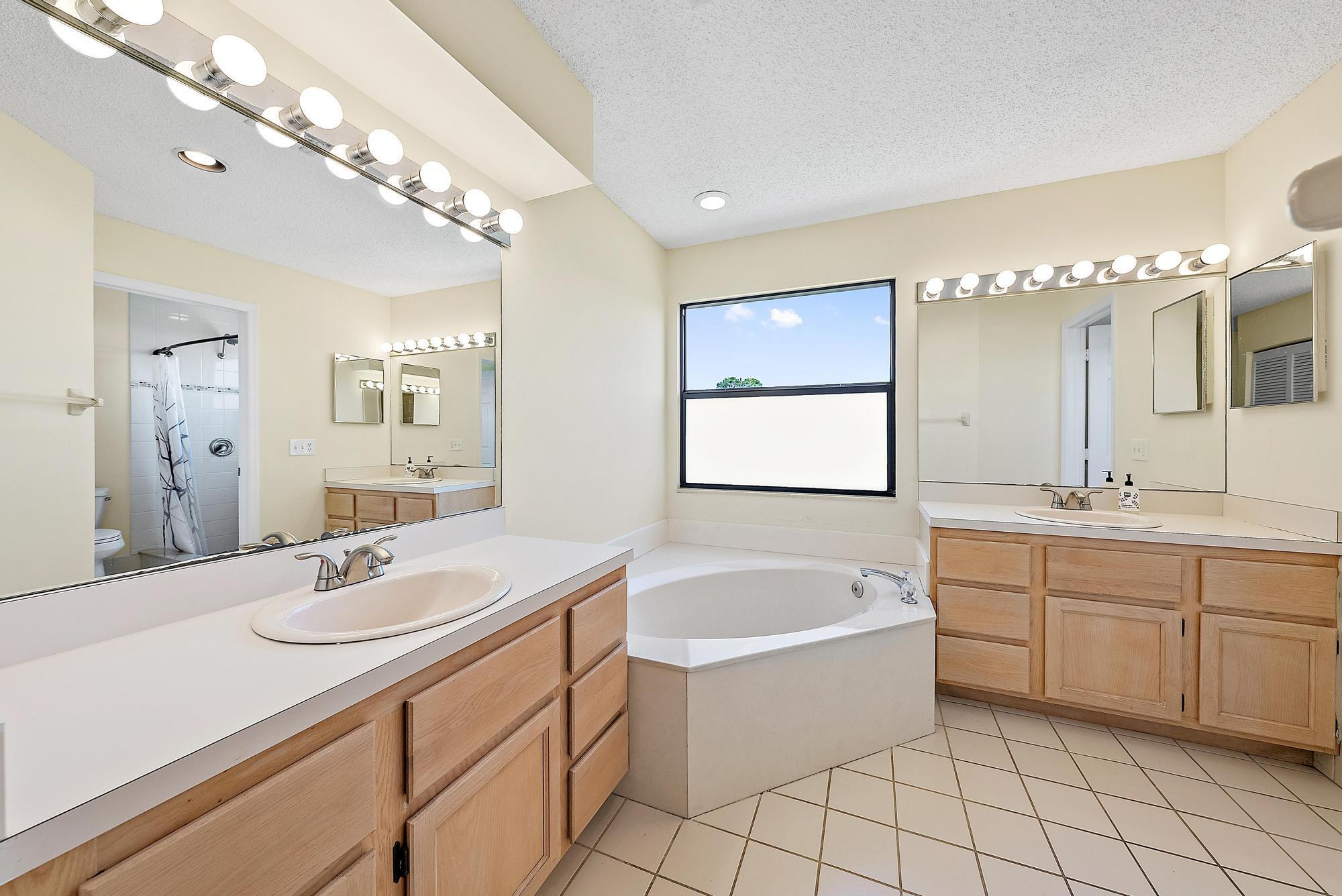 NORTH PALM BEACH HEIGHTS SEC 3 - Residential