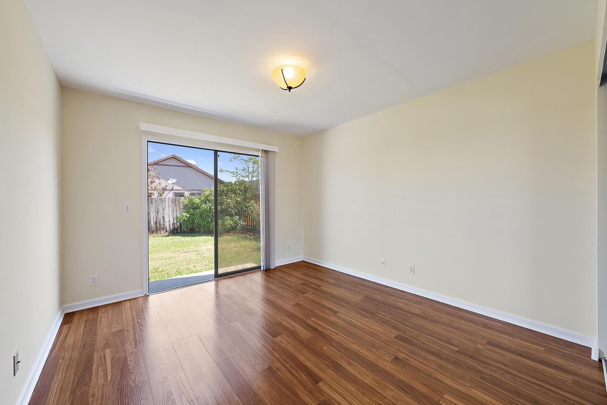 NORTH PALM BEACH HEIGHTS SEC 3 - Residential