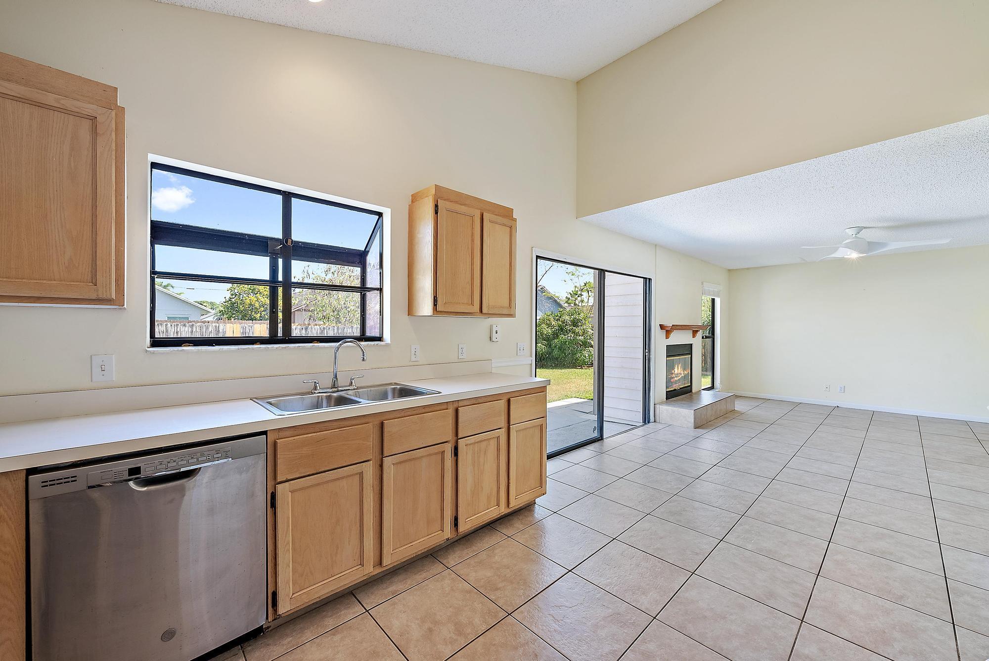 NORTH PALM BEACH HEIGHTS SEC 3 - Residential