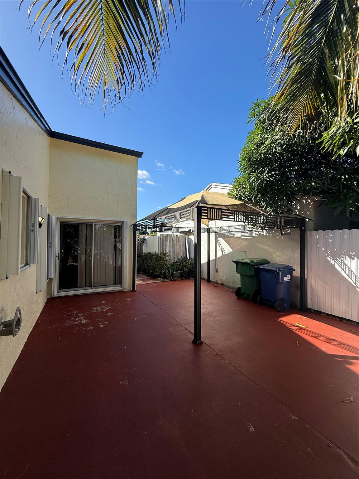 COUNTRY LAKE HOMES - Residential Lease