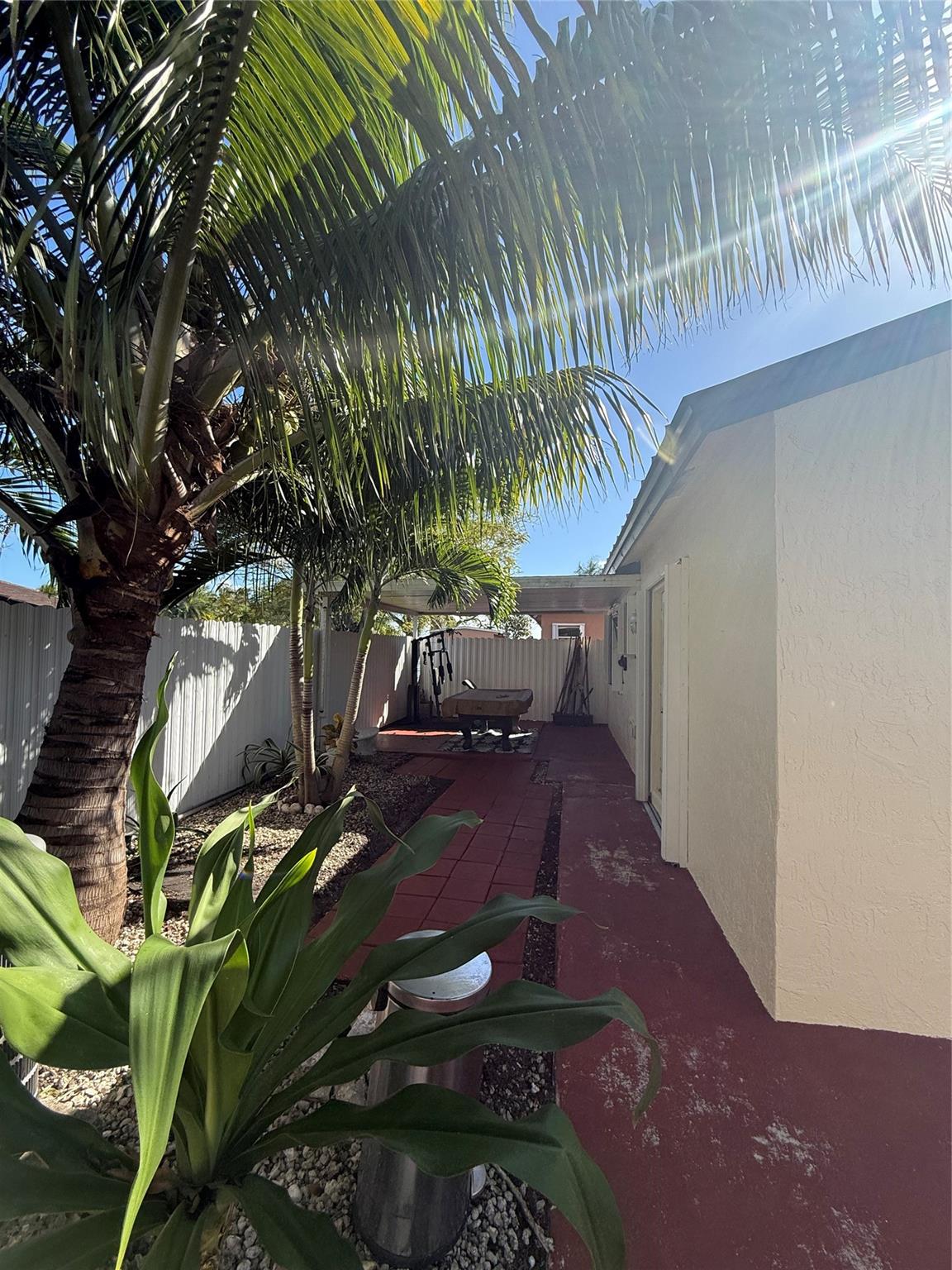 COUNTRY LAKE HOMES - Residential Lease